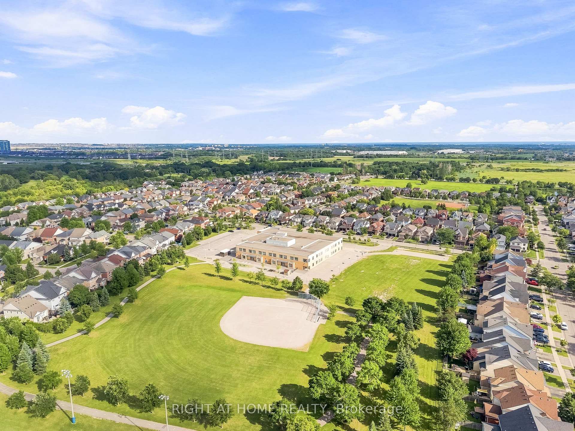 Photo 45 of 179 Cachet Boulevard, Whitby, Brooklin — HOMEH