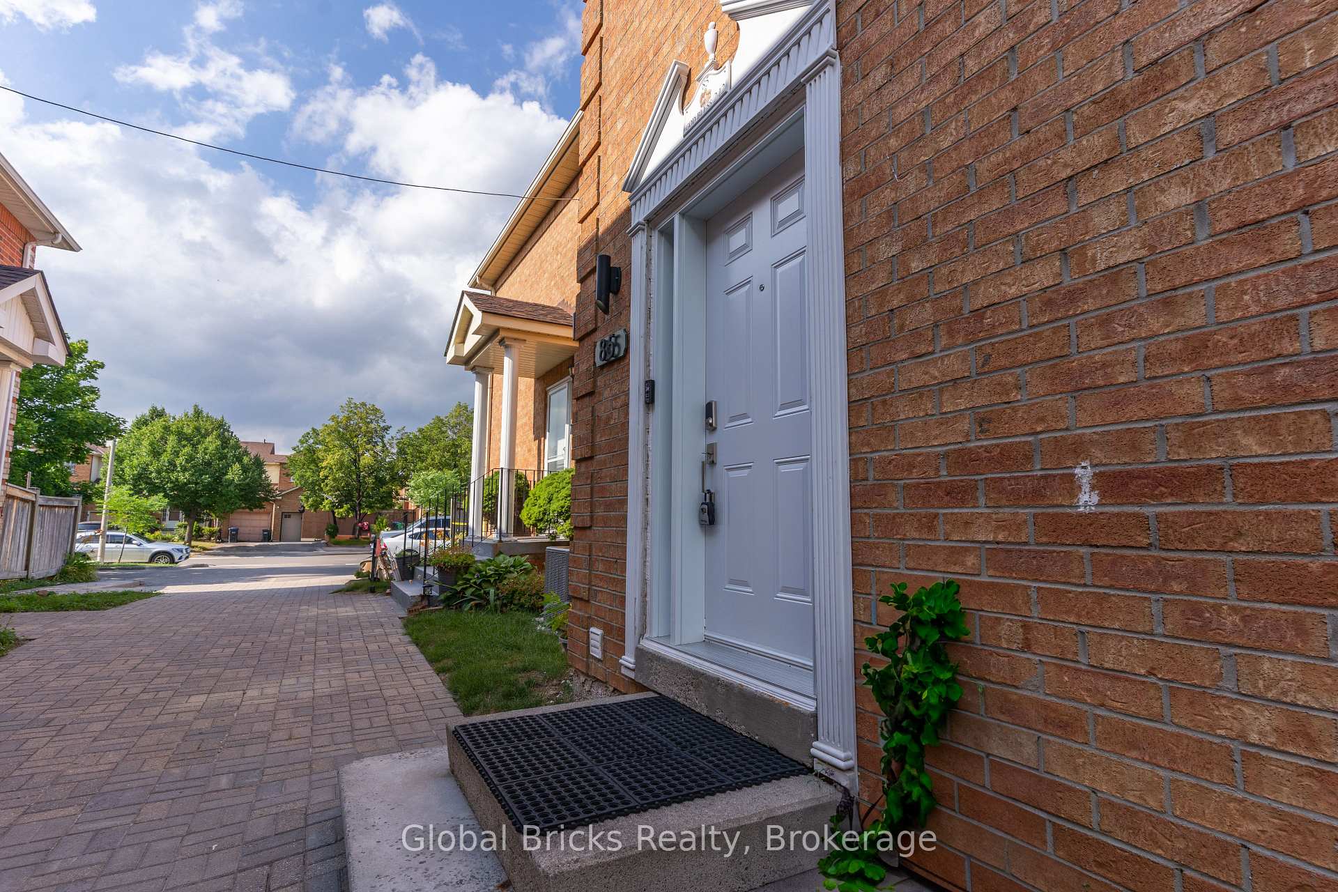 Photo 1 of 85 Millstone Drive, Brampton, Fletcher's Creek South — HOMEH