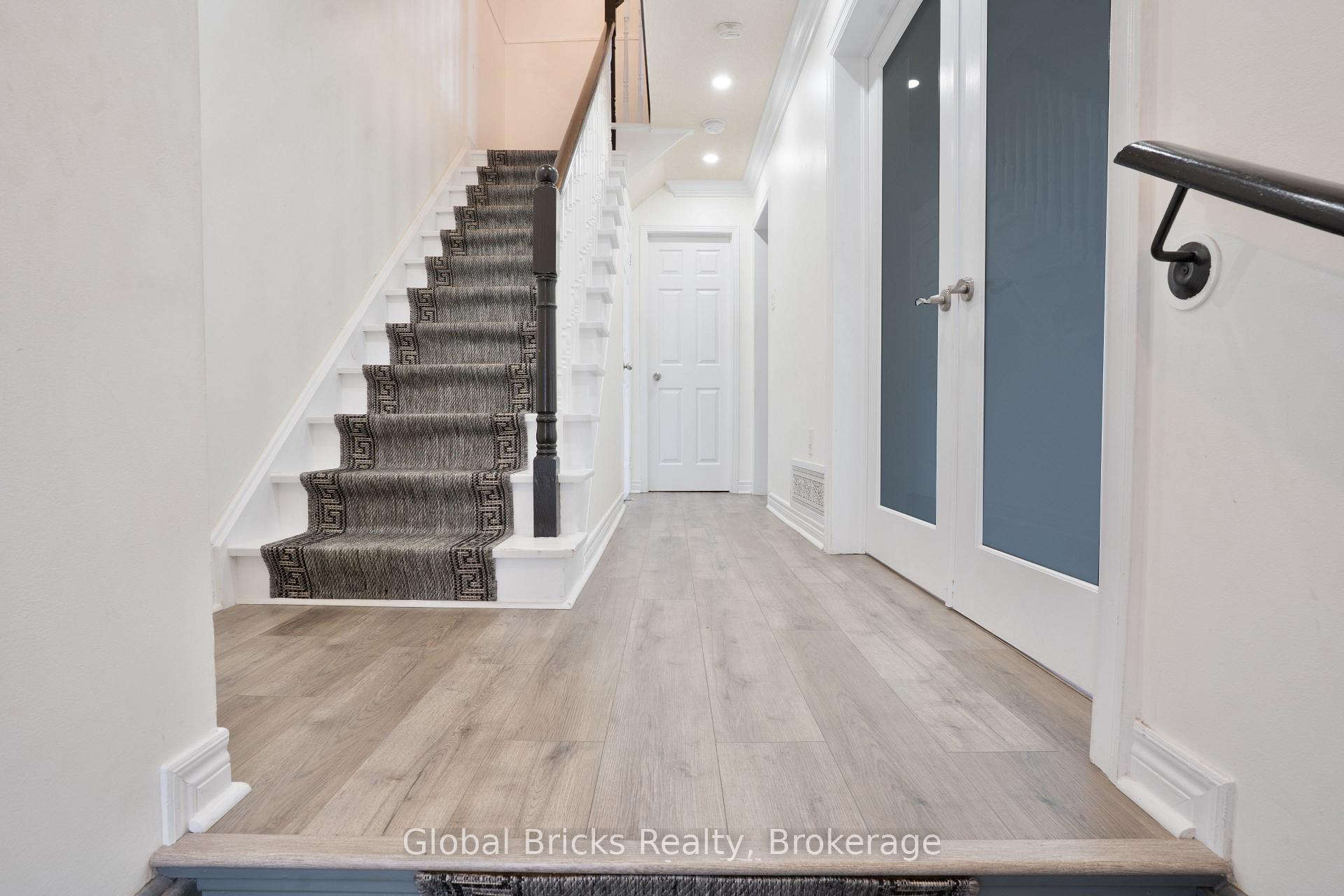 Photo 4 of 85 Millstone Drive, Brampton, Fletcher's Creek South — HOMEH