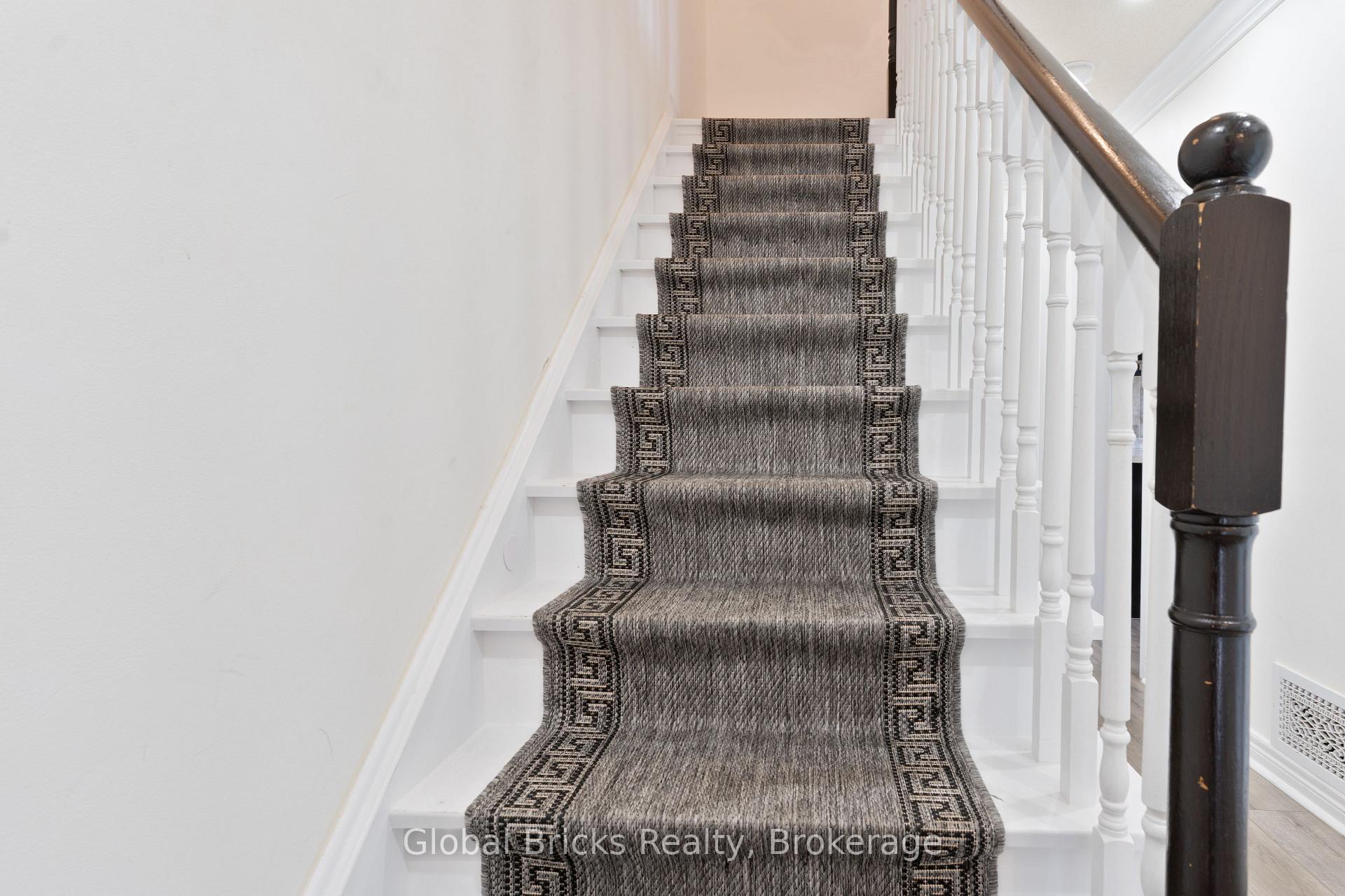 Photo 5 of 85 Millstone Drive, Brampton, Fletcher's Creek South — HOMEH
