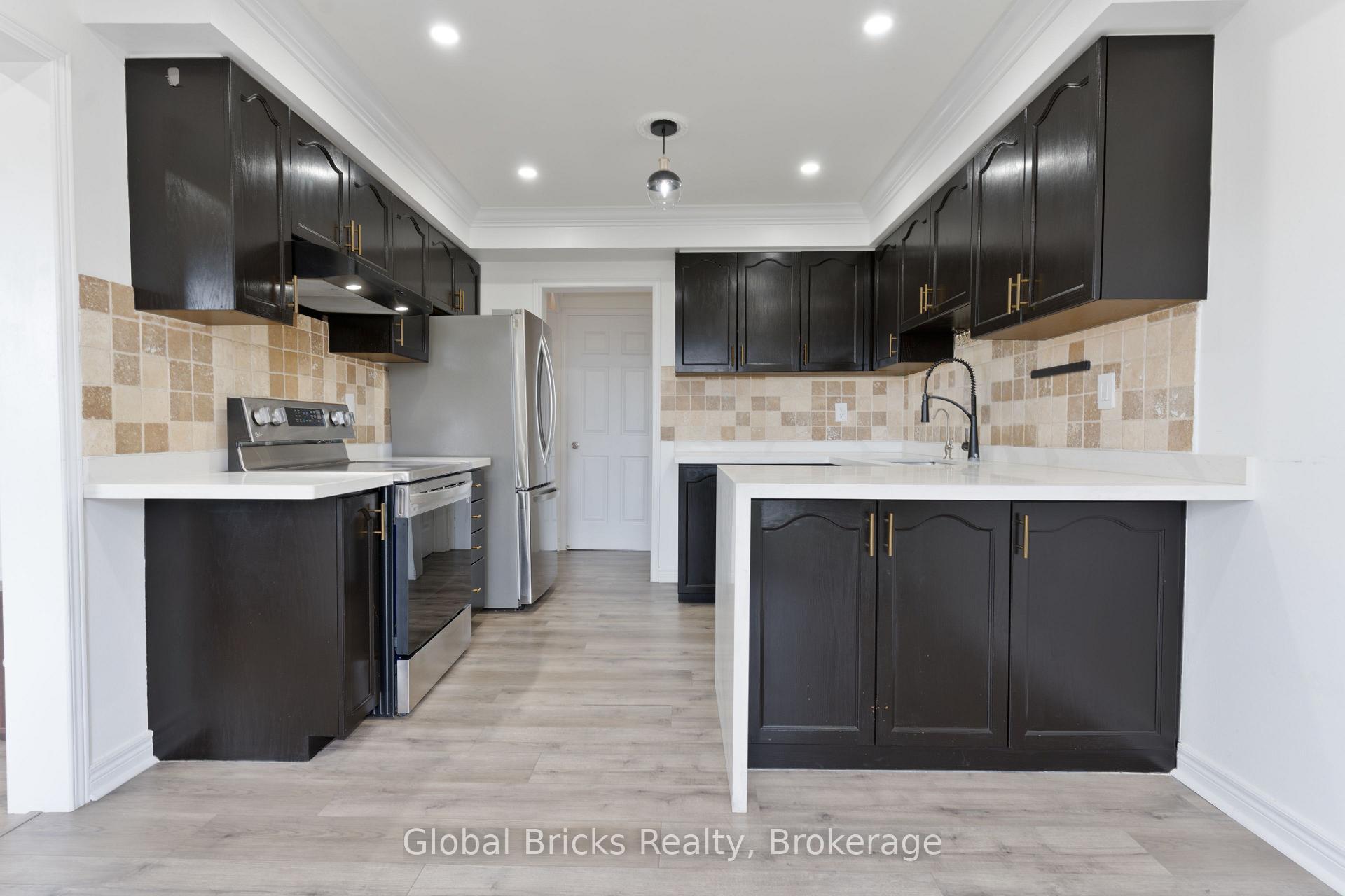 Photo 7 of 85 Millstone Drive, Brampton, Fletcher's Creek South — HOMEH