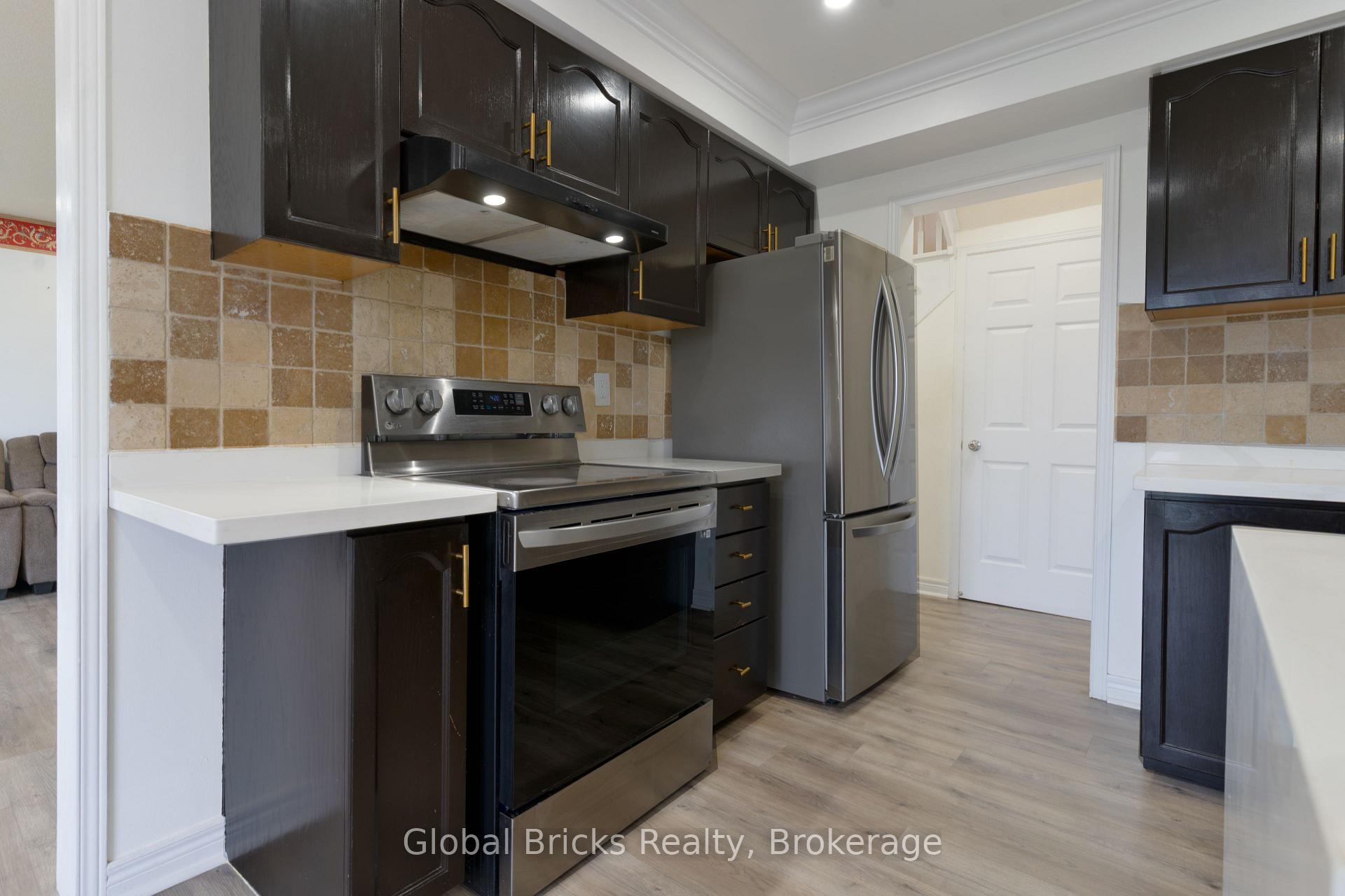 Photo 8 of 85 Millstone Drive, Brampton, Fletcher's Creek South — HOMEH