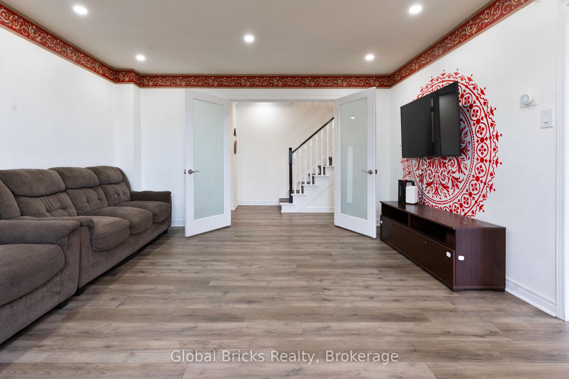 Photo 13 of 85 Millstone Drive, Brampton, Fletcher's Creek South — HOMEH