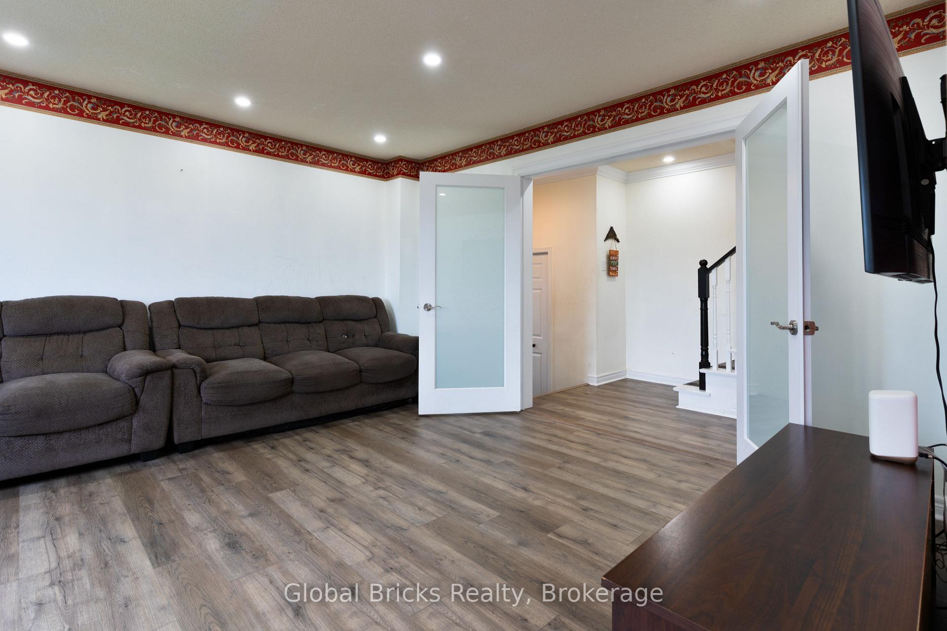 Photo 14 of 85 Millstone Drive, Brampton, Fletcher's Creek South — HOMEH