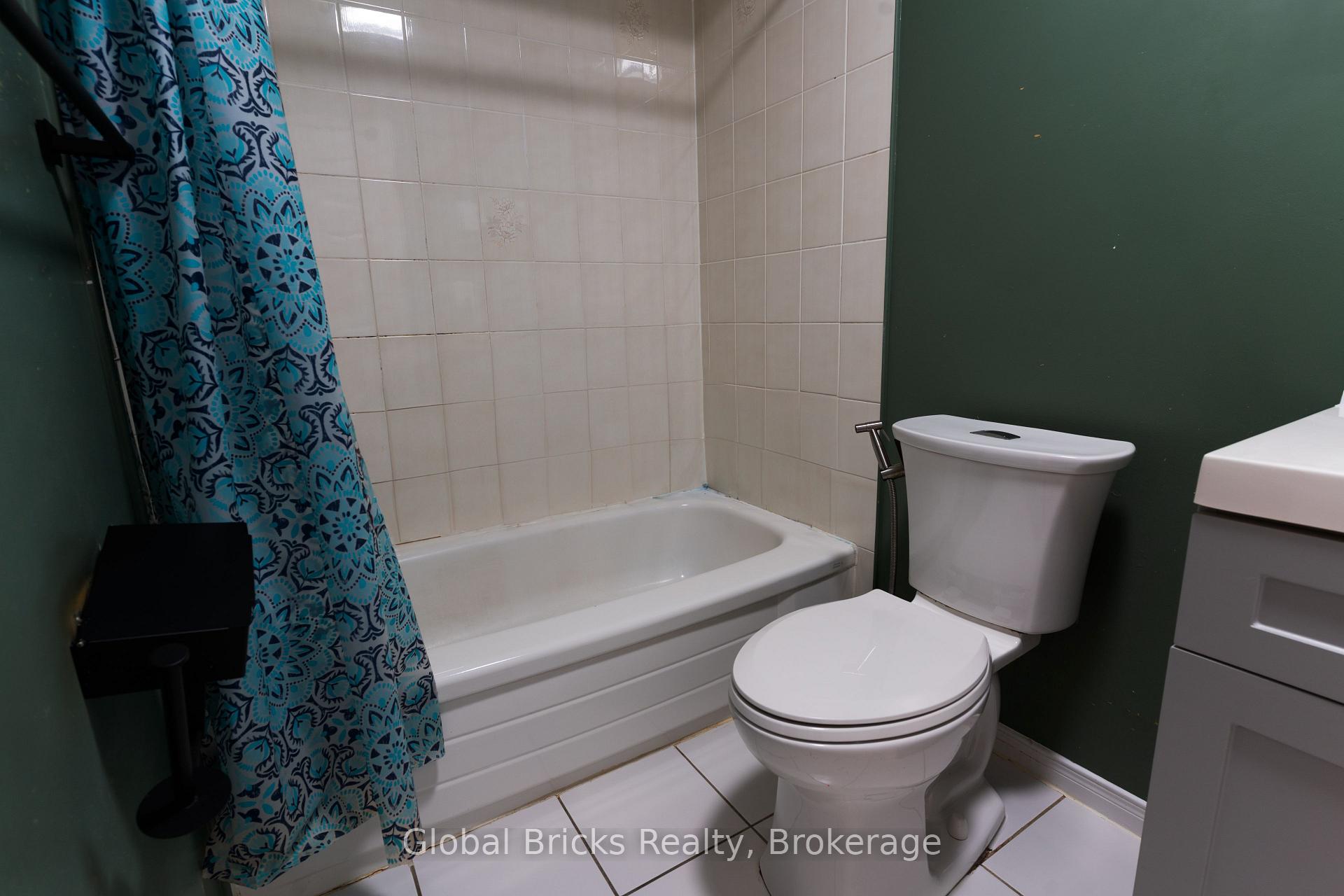 Photo 22 of 85 Millstone Drive, Brampton, Fletcher's Creek South — HOMEH