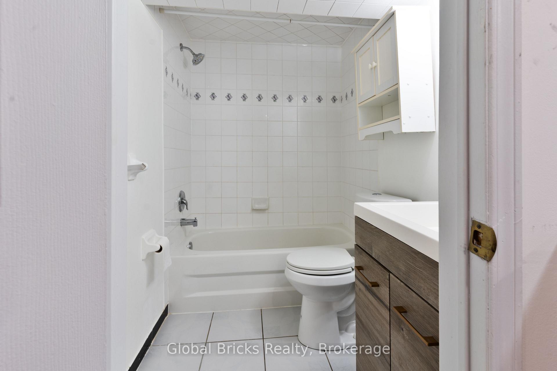 Photo 27 of 85 Millstone Drive, Brampton, Fletcher's Creek South — HOMEH