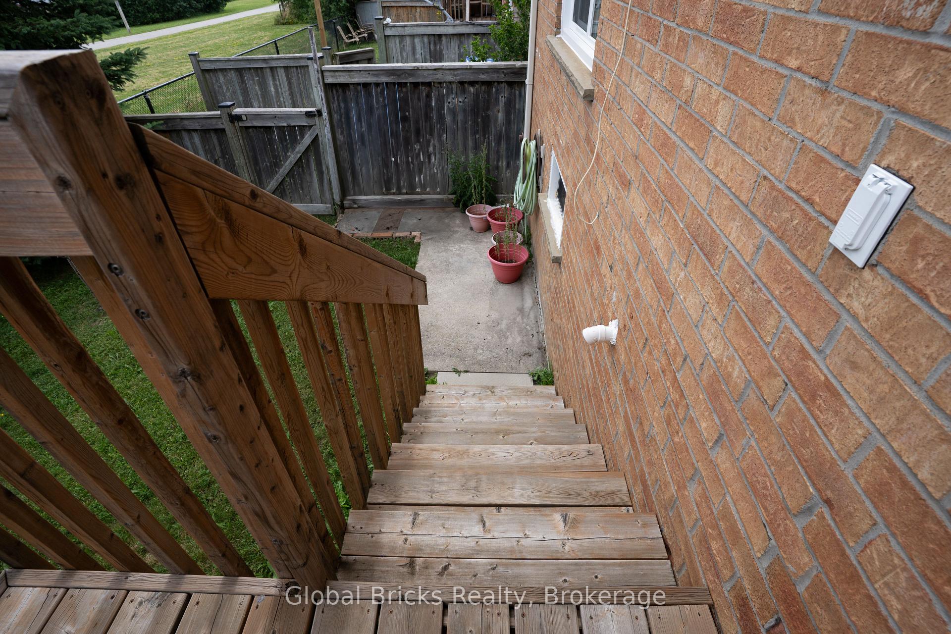 Photo 32 of 85 Millstone Drive, Brampton, Fletcher's Creek South — HOMEH
