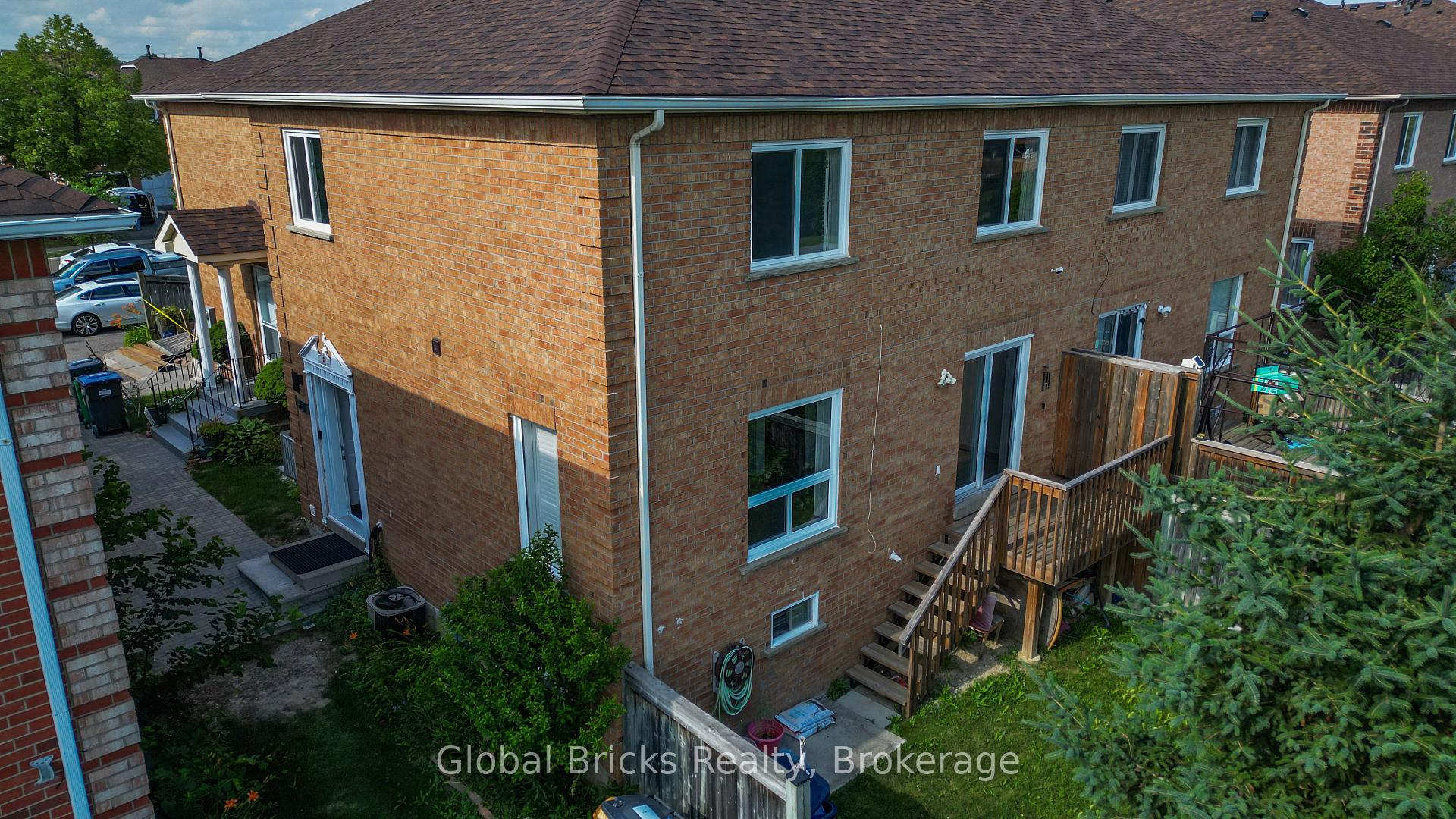 Photo 37 of 85 Millstone Drive, Brampton, Fletcher's Creek South — HOMEH