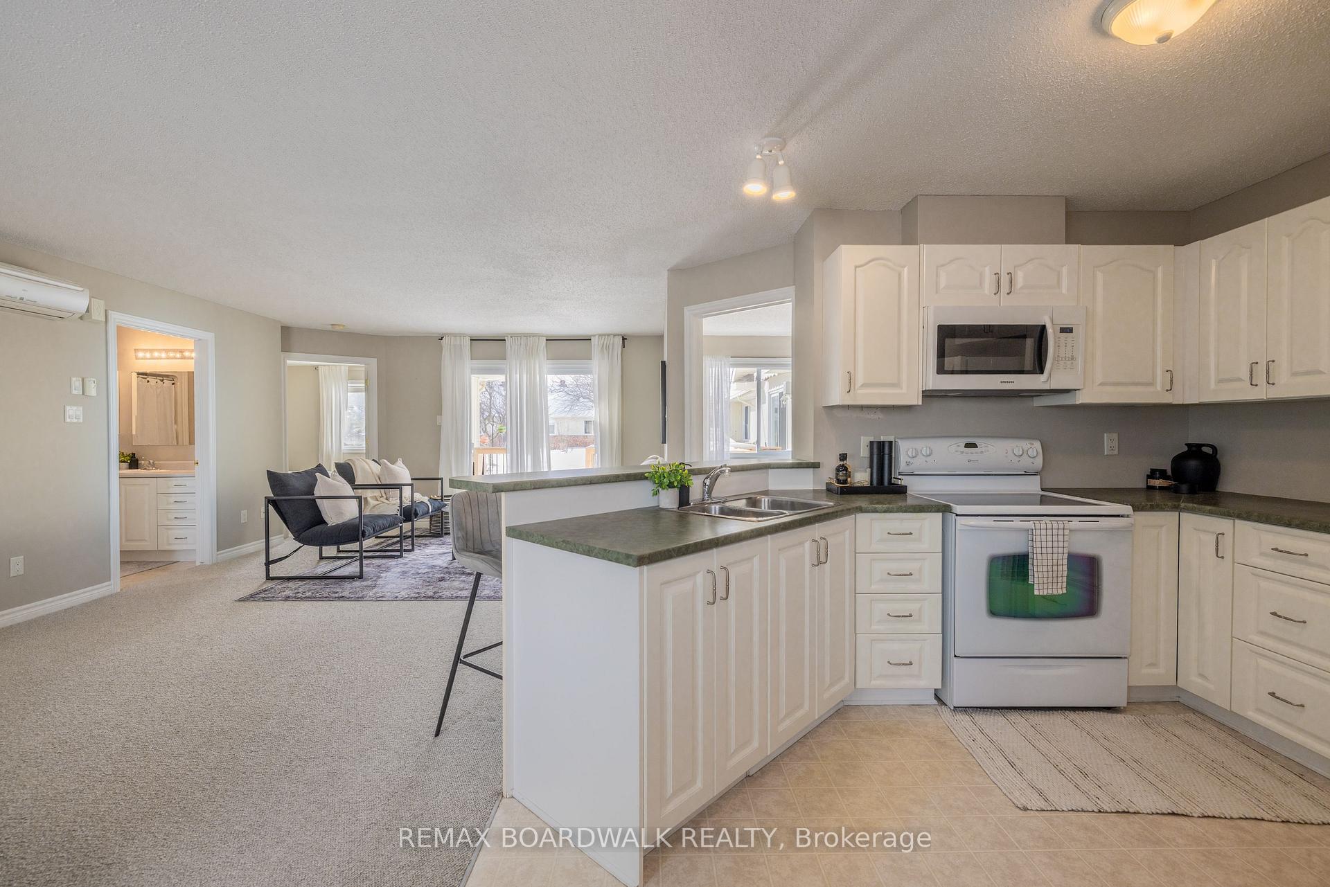 Photo 4 of 206 Oak Leaf Private, Ottawa, Richmond — HOMEH
