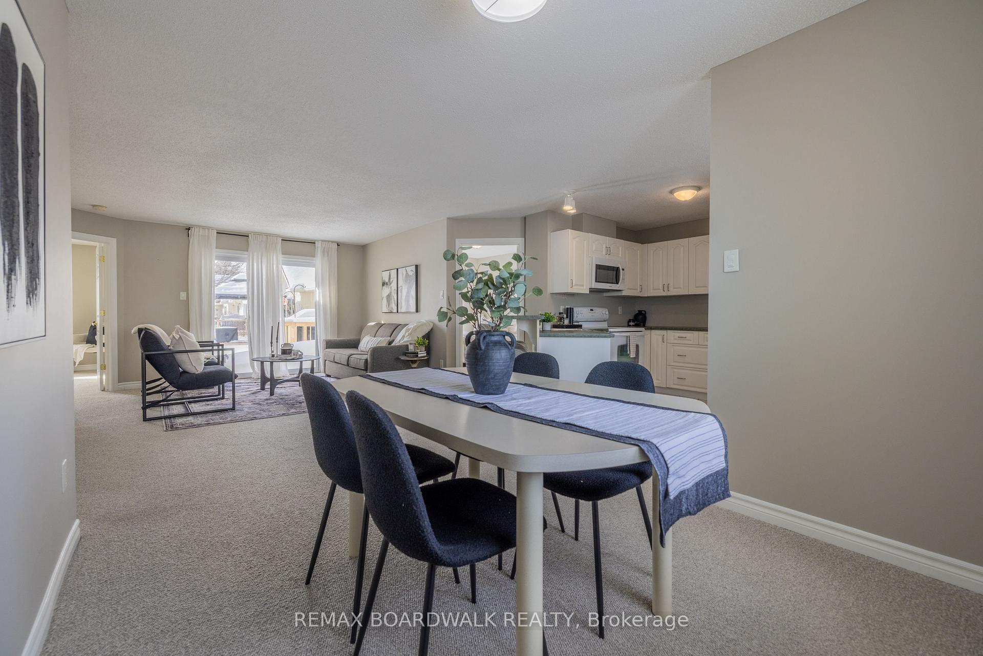Photo 7 of 206 Oak Leaf Private, Ottawa, Richmond — HOMEH