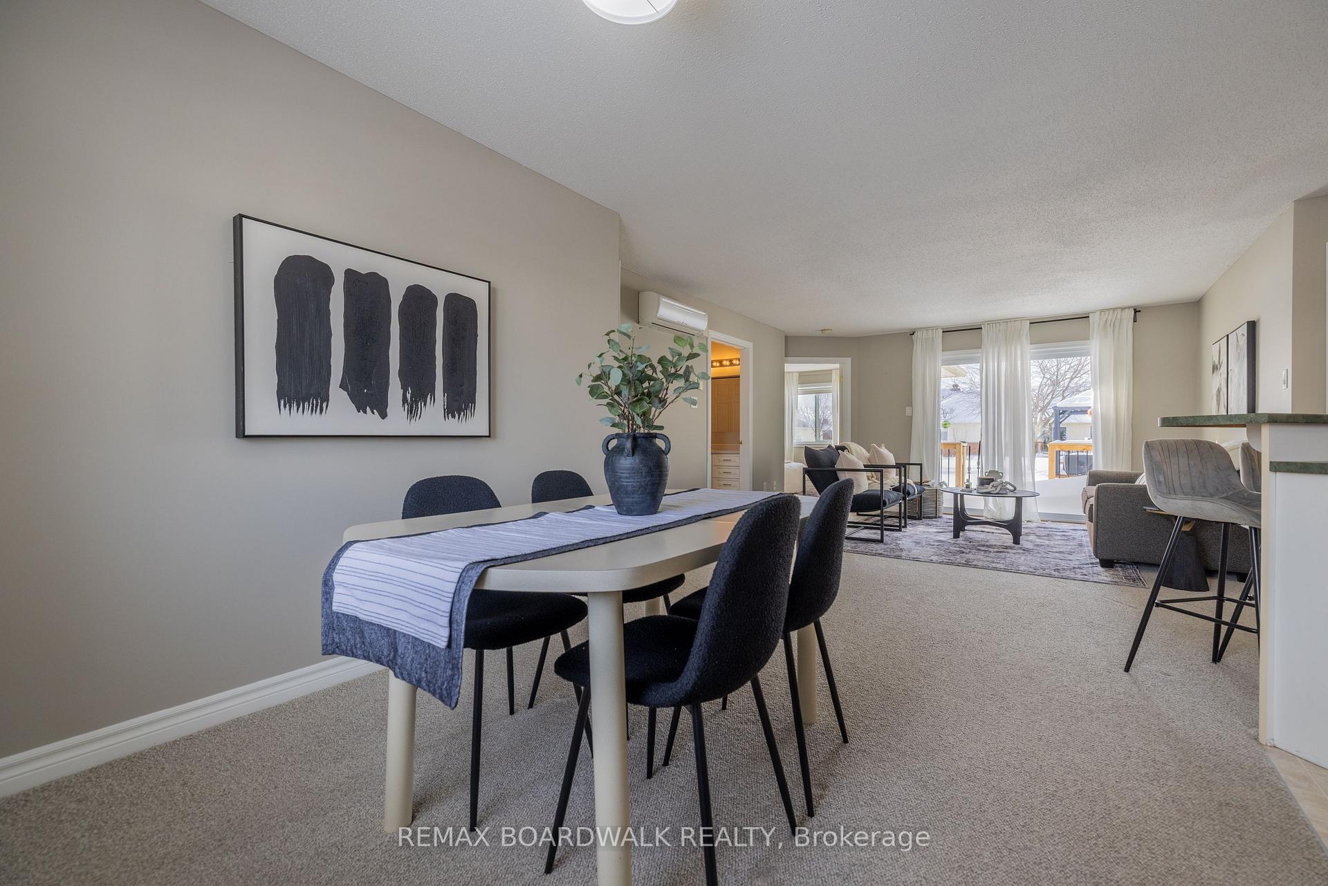 Photo 8 of 206 Oak Leaf Private, Ottawa, Richmond — HOMEH