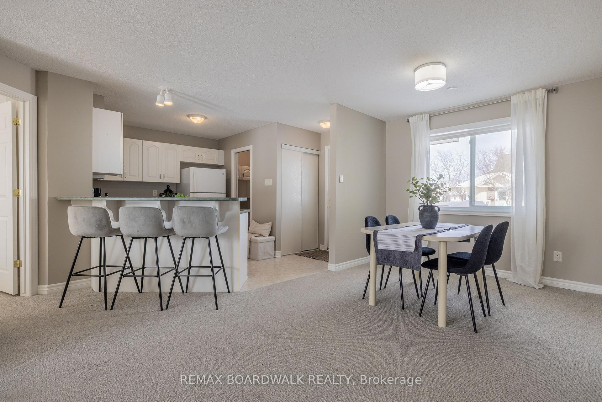 Photo 9 of 206 Oak Leaf Private, Ottawa, Richmond — HOMEH