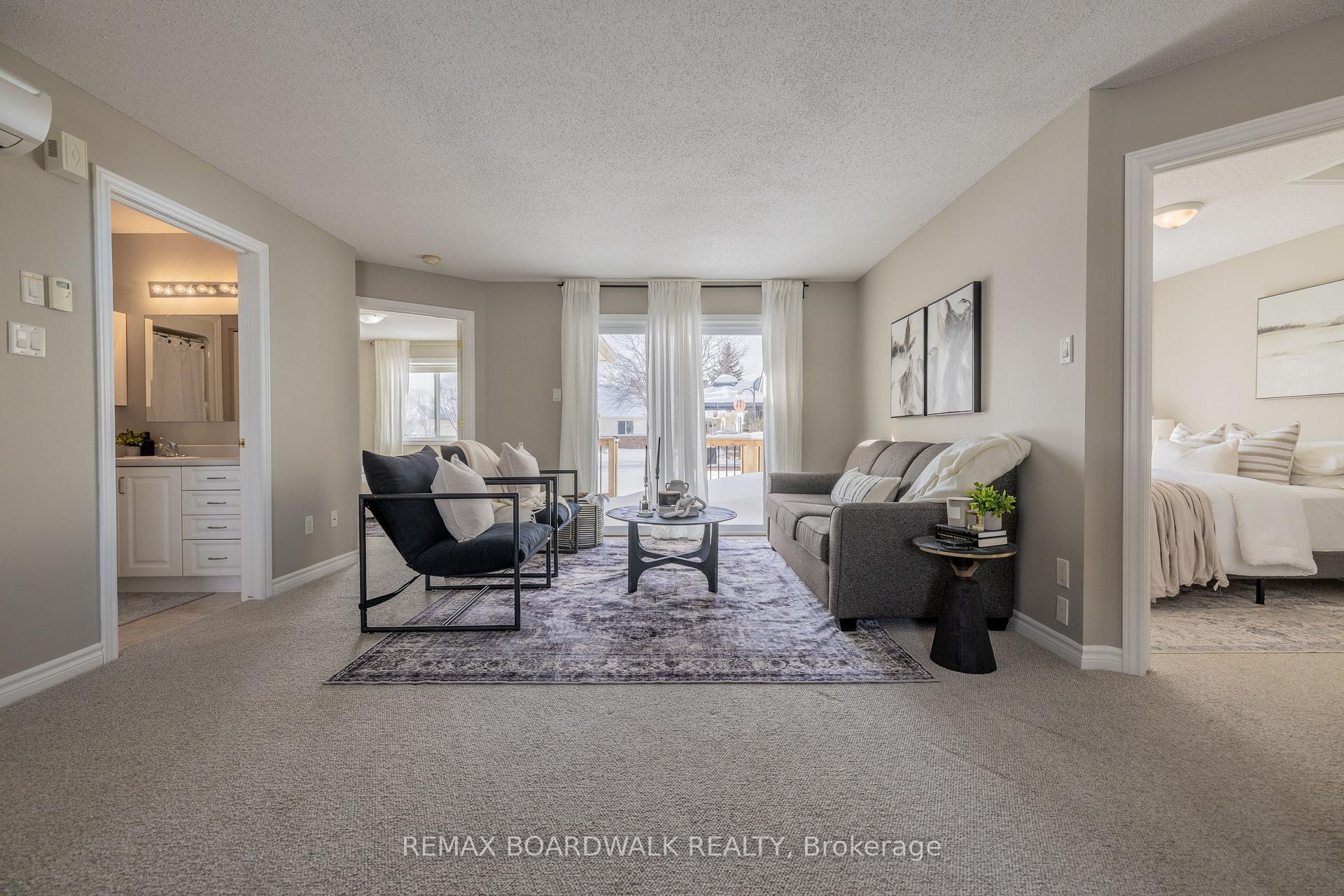 Photo 11 of 206 Oak Leaf Private, Ottawa, Richmond — HOMEH