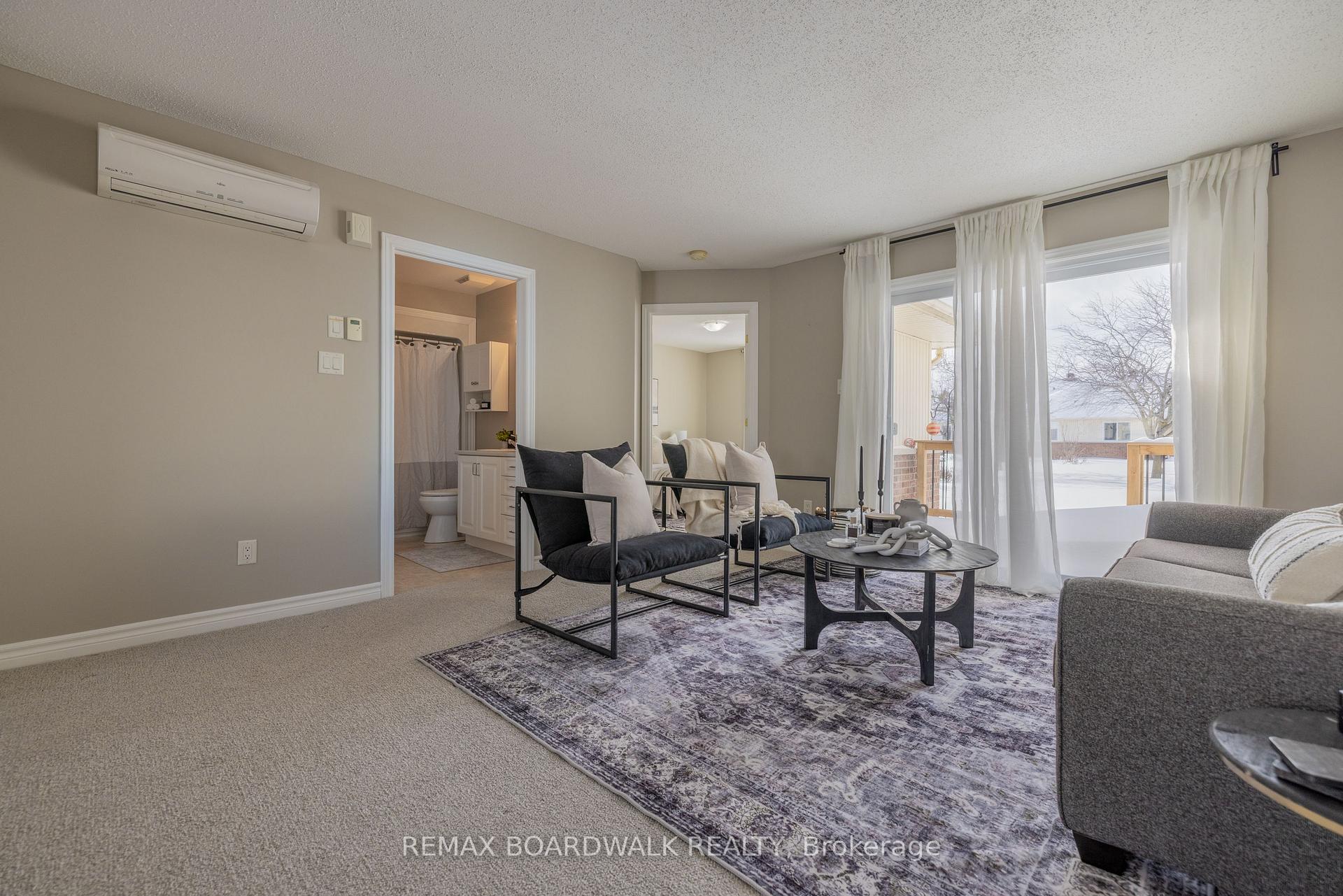 Photo 12 of 206 Oak Leaf Private, Ottawa, Richmond — HOMEH