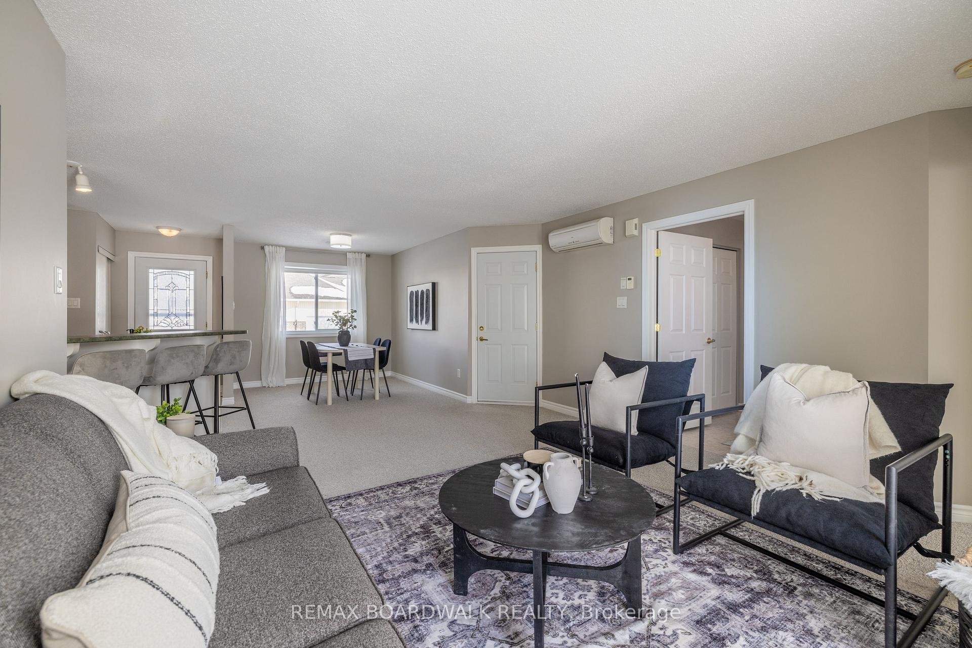 Photo 13 of 206 Oak Leaf Private, Ottawa, Richmond — HOMEH