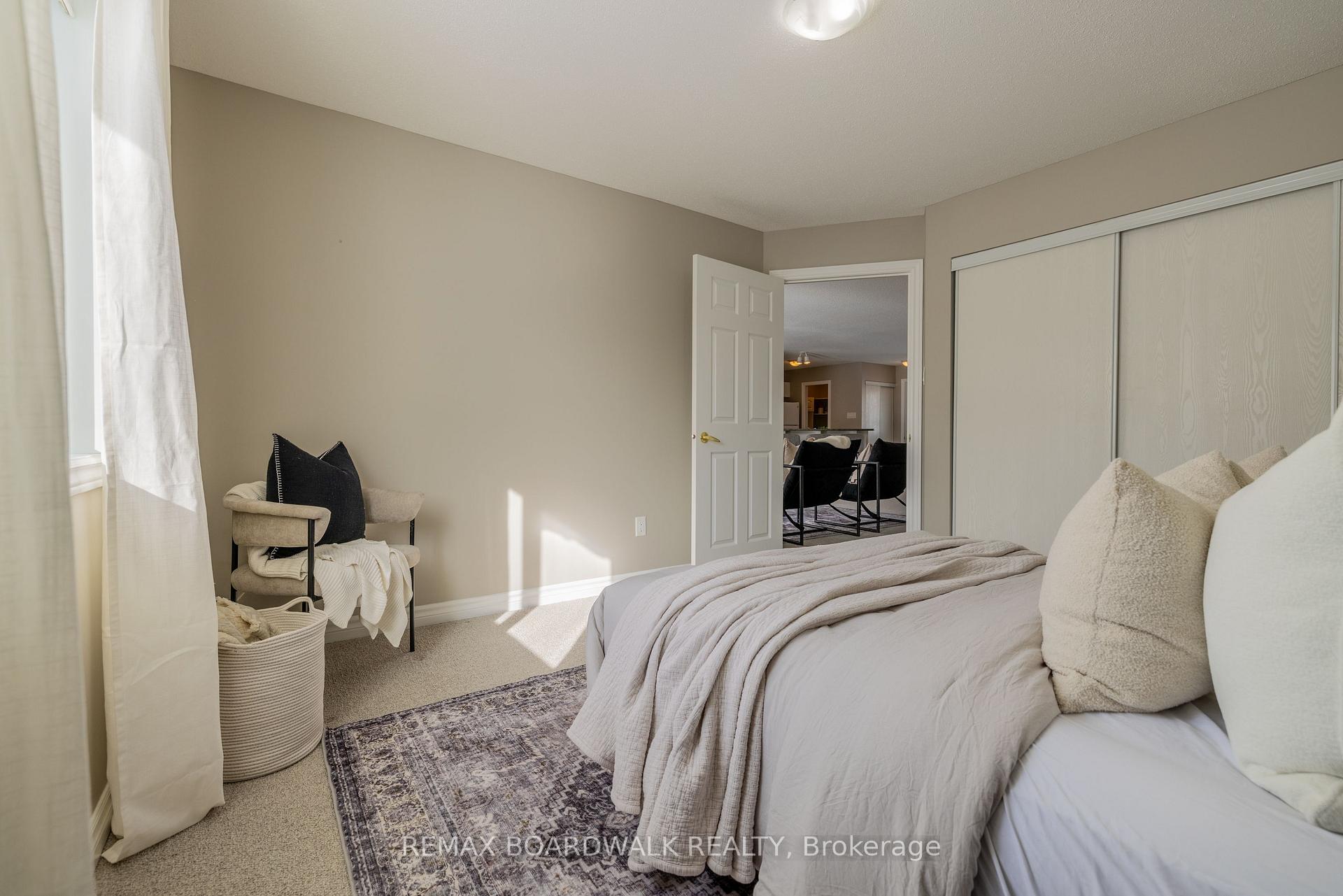 Photo 16 of 206 Oak Leaf Private, Ottawa, Richmond — HOMEH