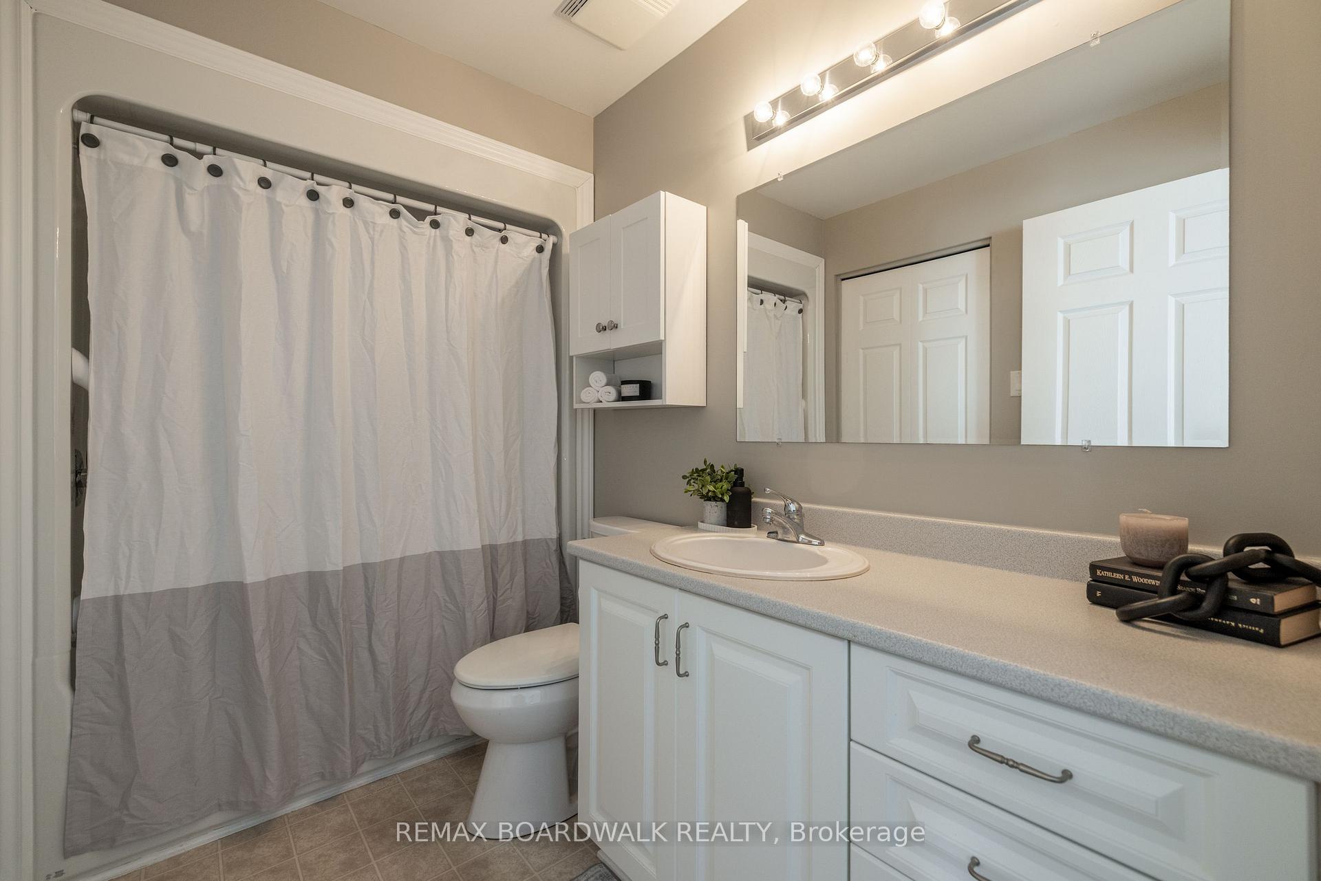 Photo 17 of 206 Oak Leaf Private, Ottawa, Richmond — HOMEH