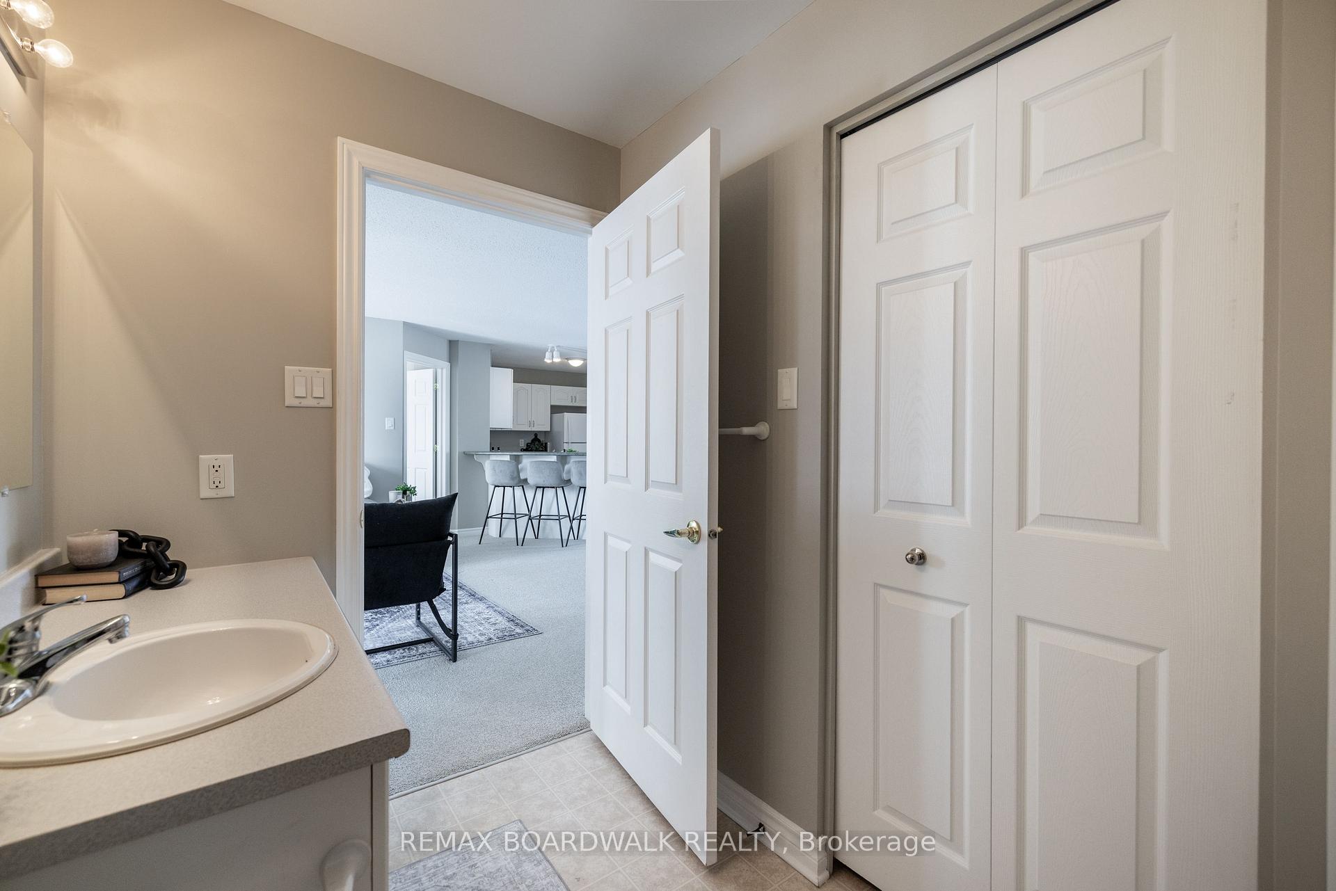 Photo 18 of 206 Oak Leaf Private, Ottawa, Richmond — HOMEH