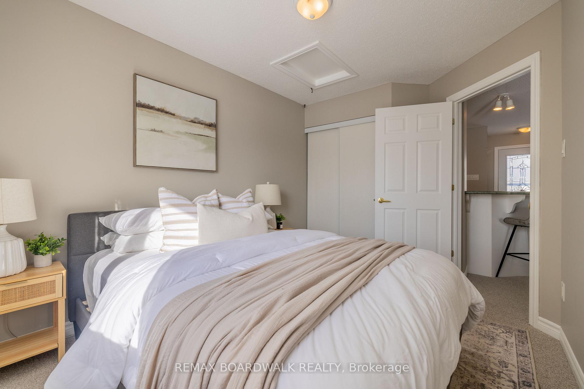 Photo 20 of 206 Oak Leaf Private, Ottawa, Richmond — HOMEH