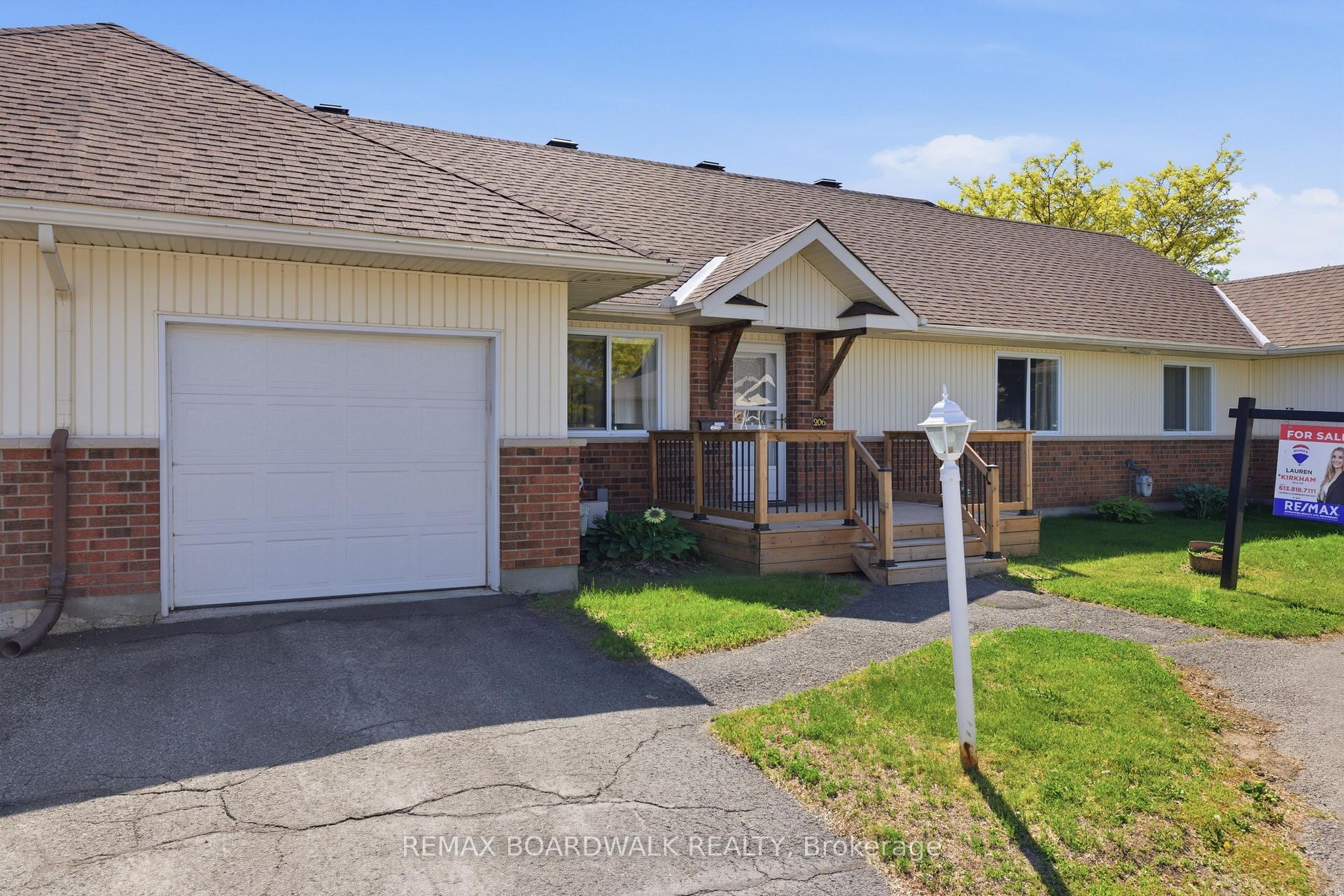 Photo 24 of 206 Oak Leaf Private, Ottawa, Richmond — HOMEH