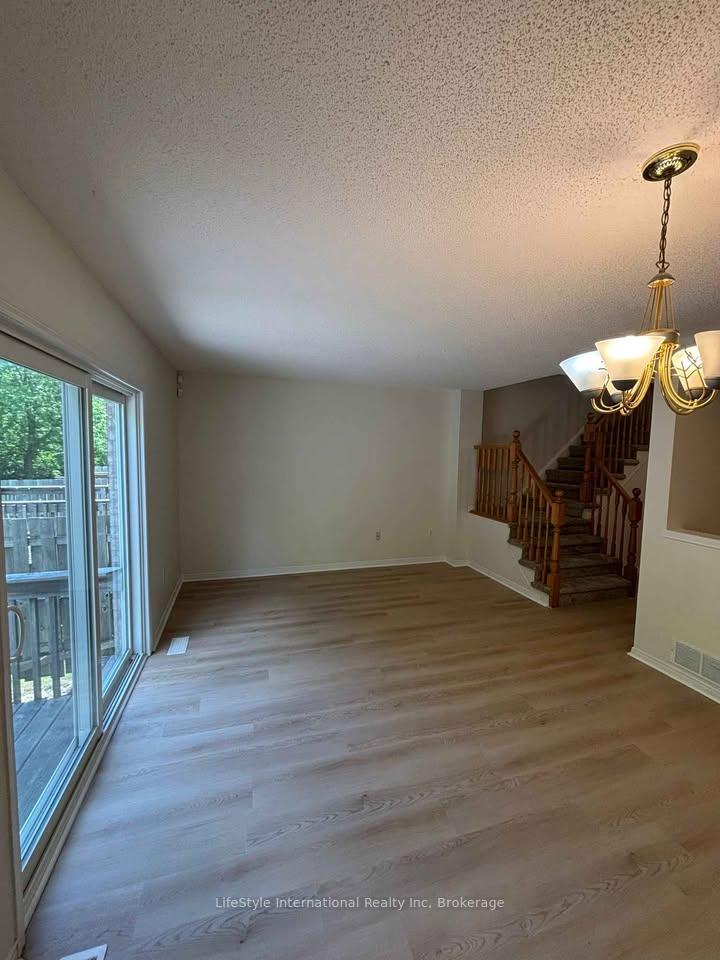 Photo 3 of 26 Roehampton Crescent, Guelph, Pineridge/Westminster Woods — HOMEH