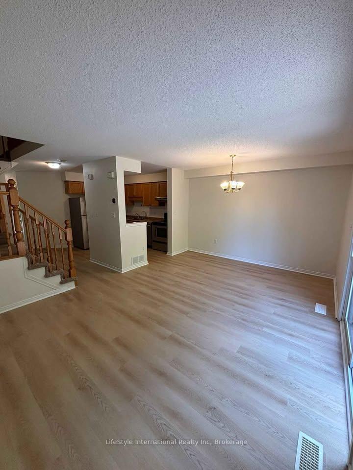Photo 4 of 26 Roehampton Crescent, Guelph, Pineridge/Westminster Woods — HOMEH