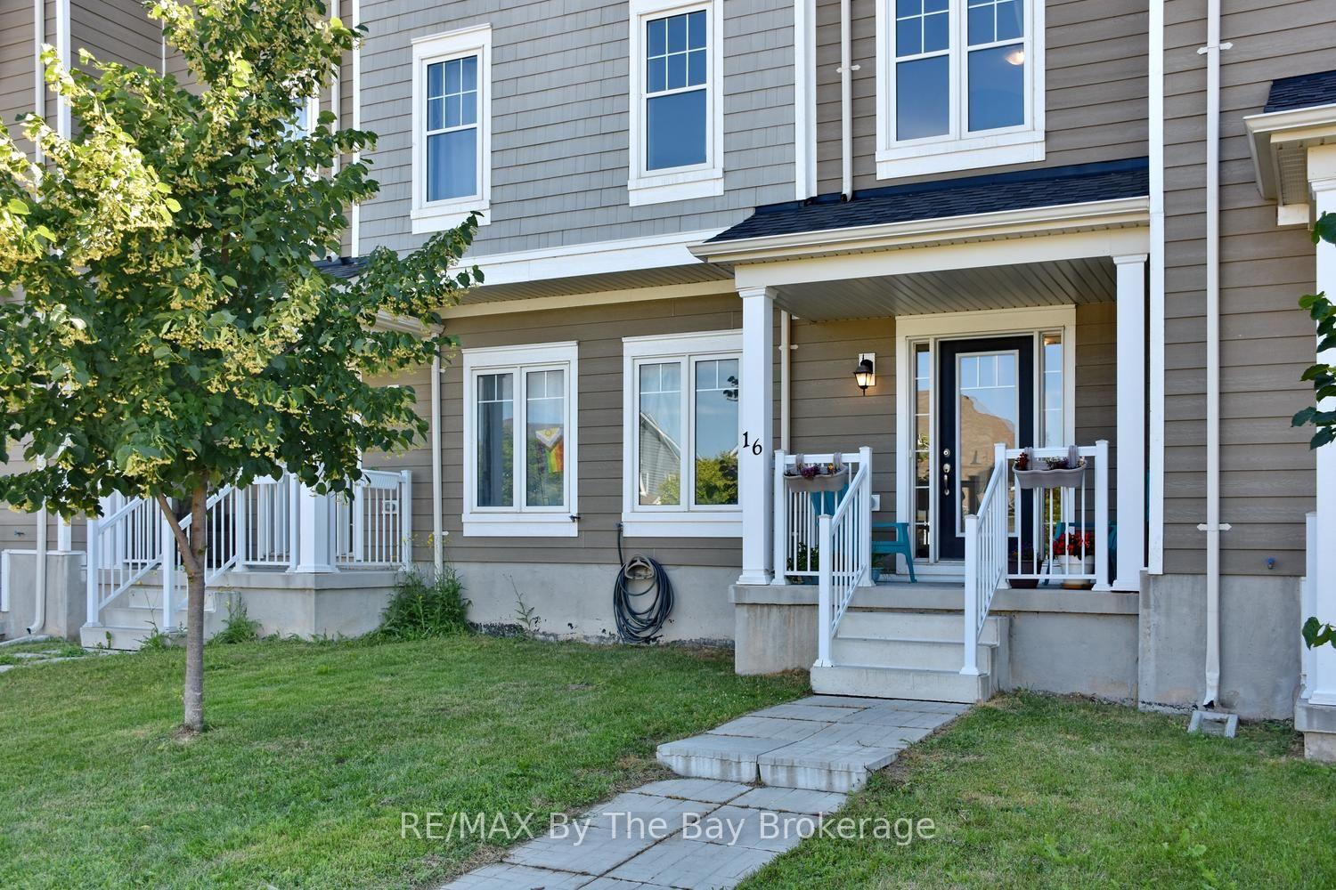 Photo 2 of 16 Village Gate Drive, Wasaga Beach — HOMEH