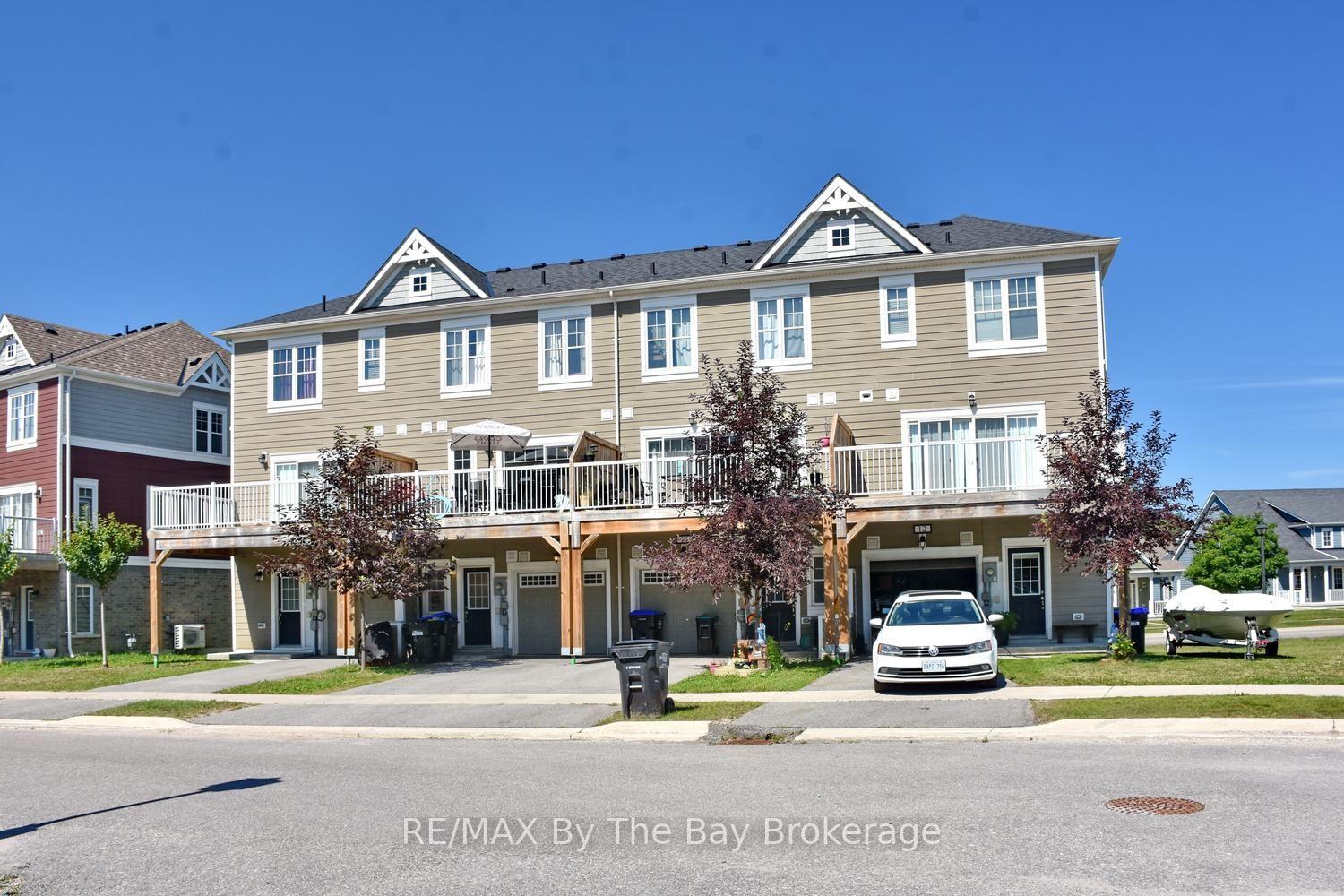 Photo 3 of 16 Village Gate Drive, Wasaga Beach — HOMEH