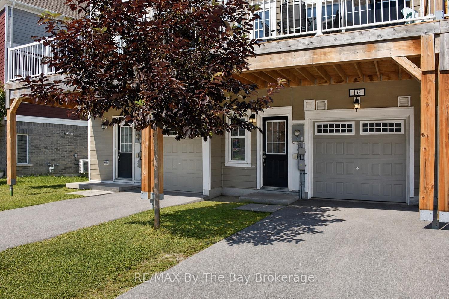 Photo 4 of 16 Village Gate Drive, Wasaga Beach — HOMEH