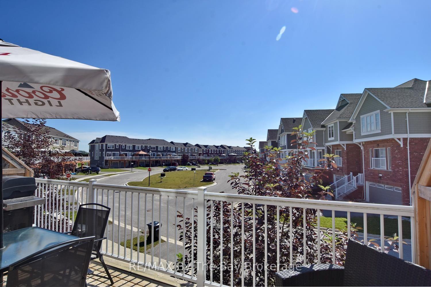 Photo 5 of 16 Village Gate Drive, Wasaga Beach — HOMEH