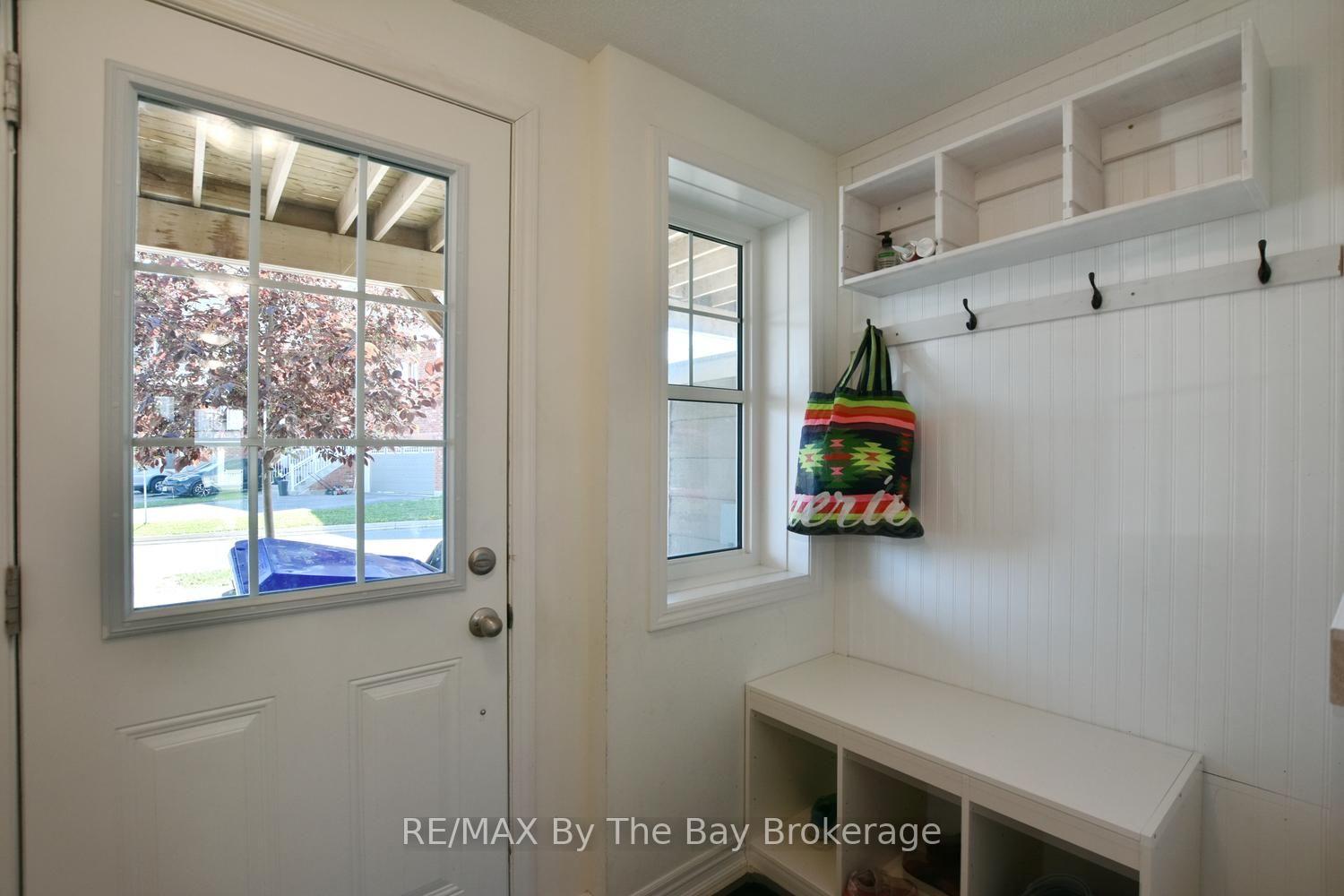 Photo 11 of 16 Village Gate Drive, Wasaga Beach — HOMEH