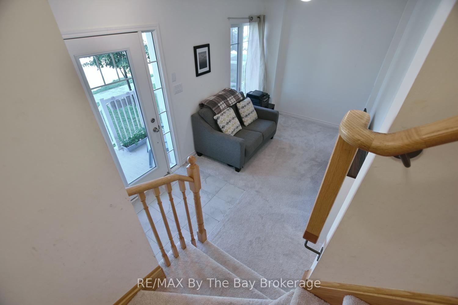 Photo 12 of 16 Village Gate Drive, Wasaga Beach — HOMEH