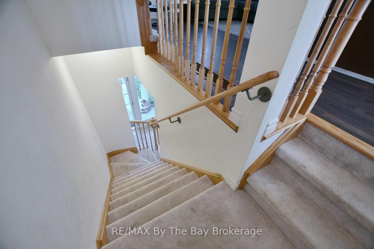 Photo 13 of 16 Village Gate Drive, Wasaga Beach — HOMEH