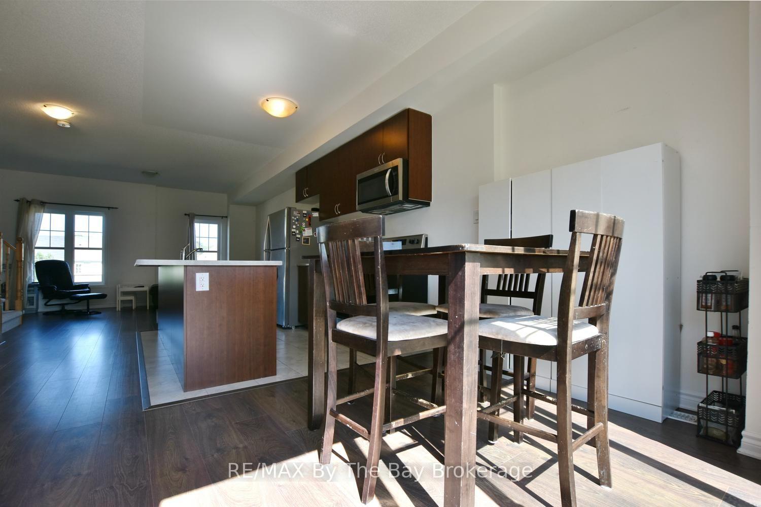 Photo 24 of 16 Village Gate Drive, Wasaga Beach — HOMEH
