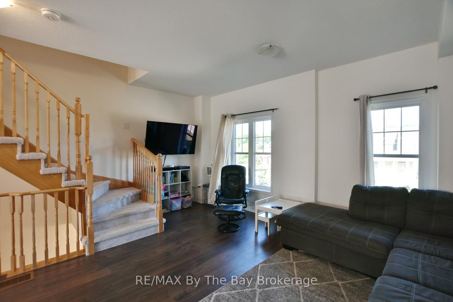 Photo 25 of 16 Village Gate Drive, Wasaga Beach — HOMEH