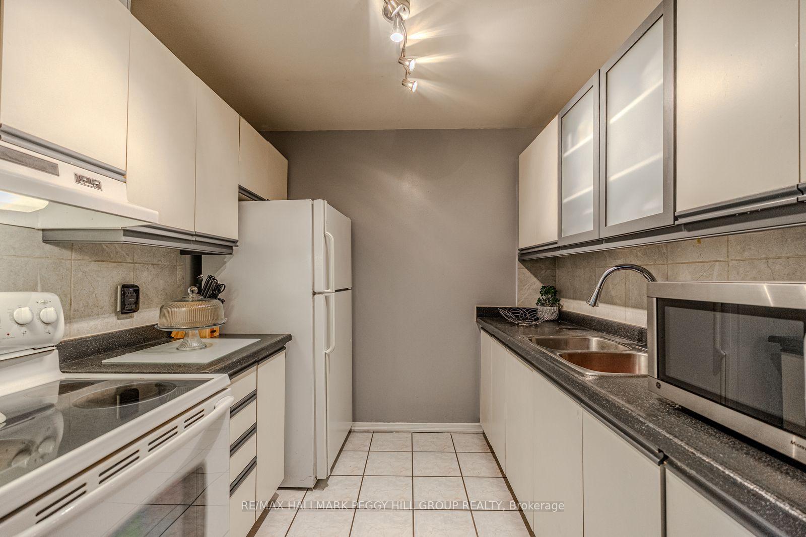 Photo 4 of Unit E9, 167 Edgehill Drive, Barrie, Letitia Heights — HOMEH