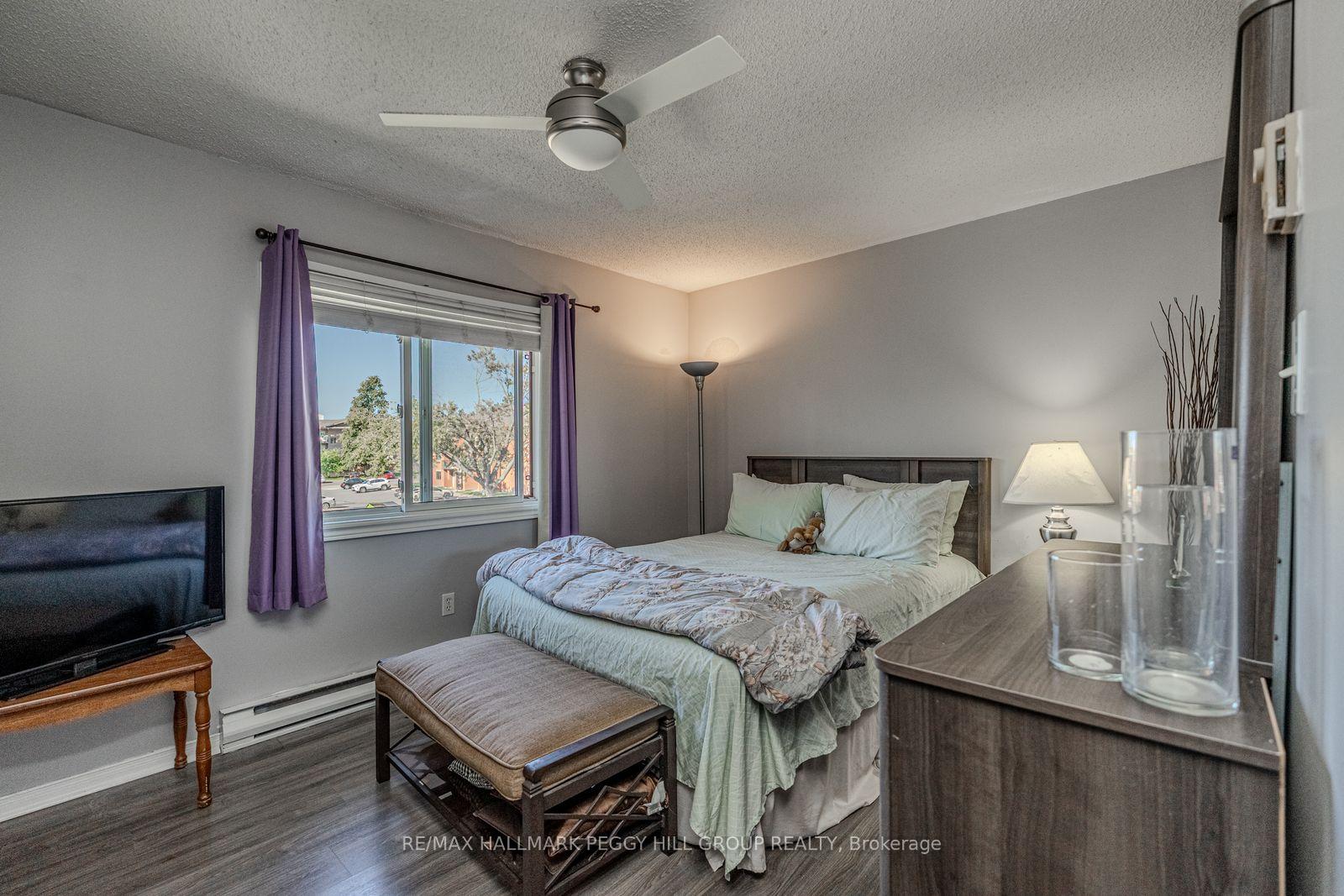 Photo 5 of Unit E9, 167 Edgehill Drive, Barrie, Letitia Heights — HOMEH