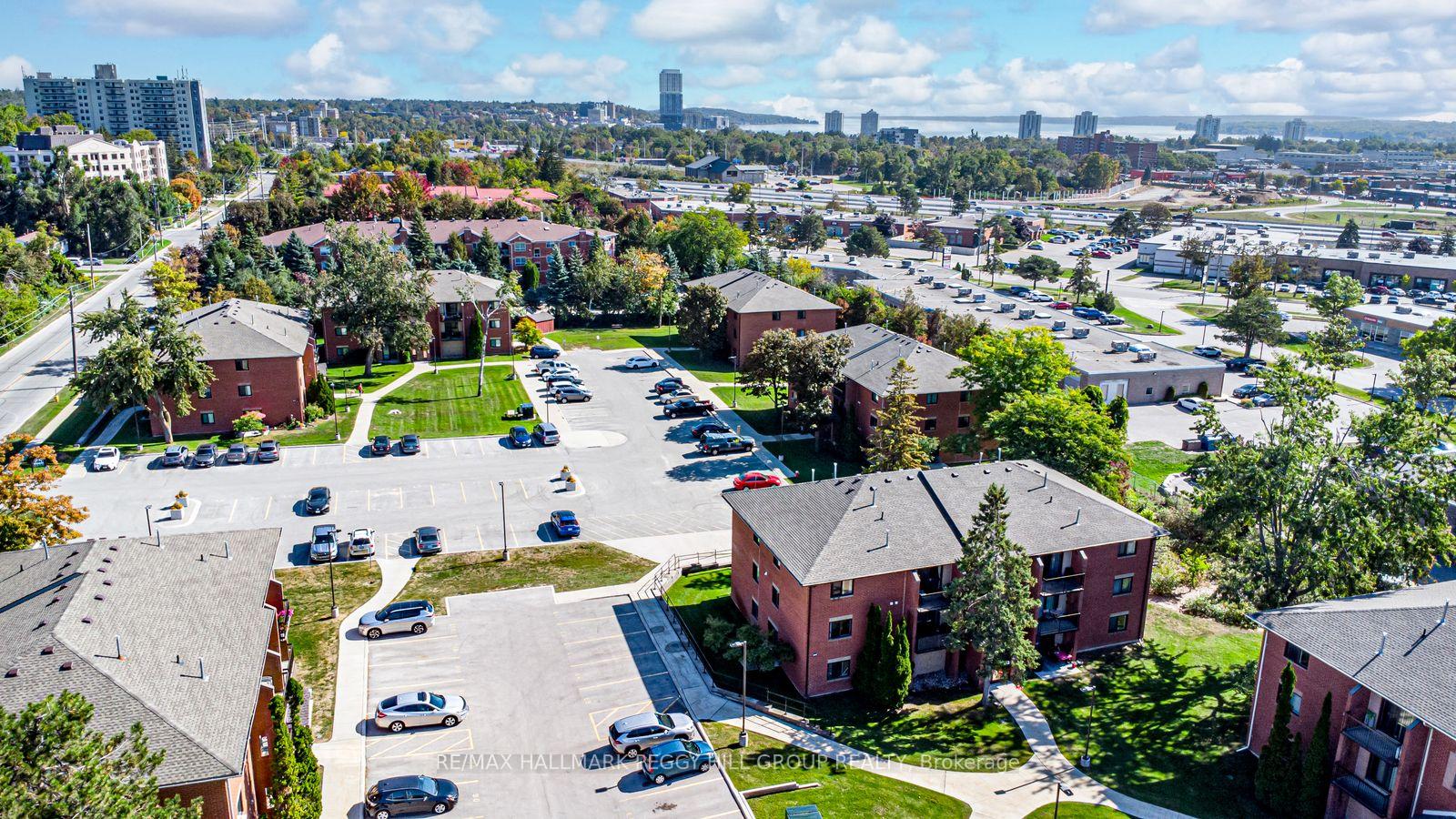 Photo 10 of Unit E9, 167 Edgehill Drive, Barrie, Letitia Heights — HOMEH