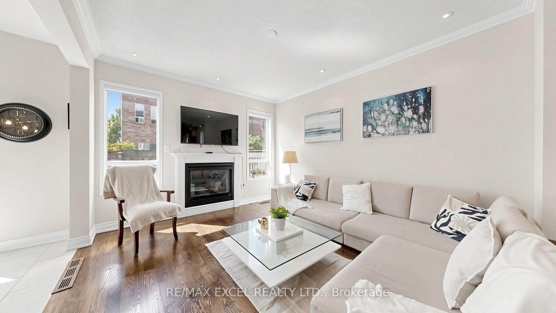 Photo 3 of 29 Bentwood Crescent, Vaughan, Patterson — HOMEH