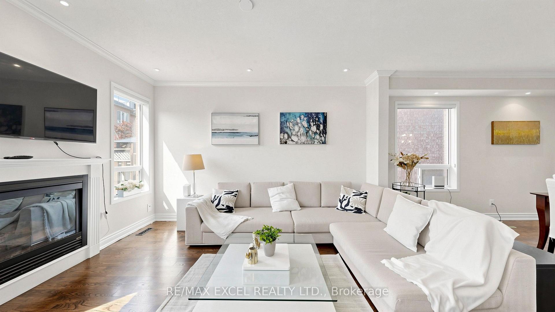 Photo 4 of 29 Bentwood Crescent, Vaughan, Patterson — HOMEH
