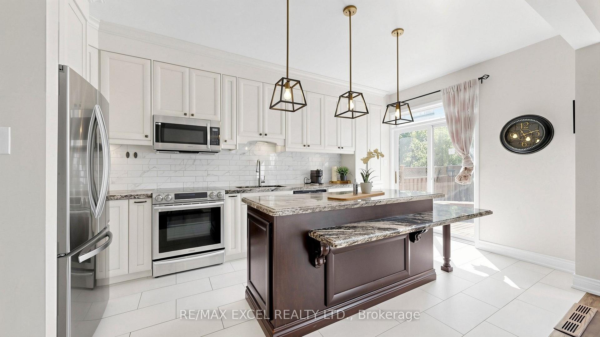 Photo 5 of 29 Bentwood Crescent, Vaughan, Patterson — HOMEH