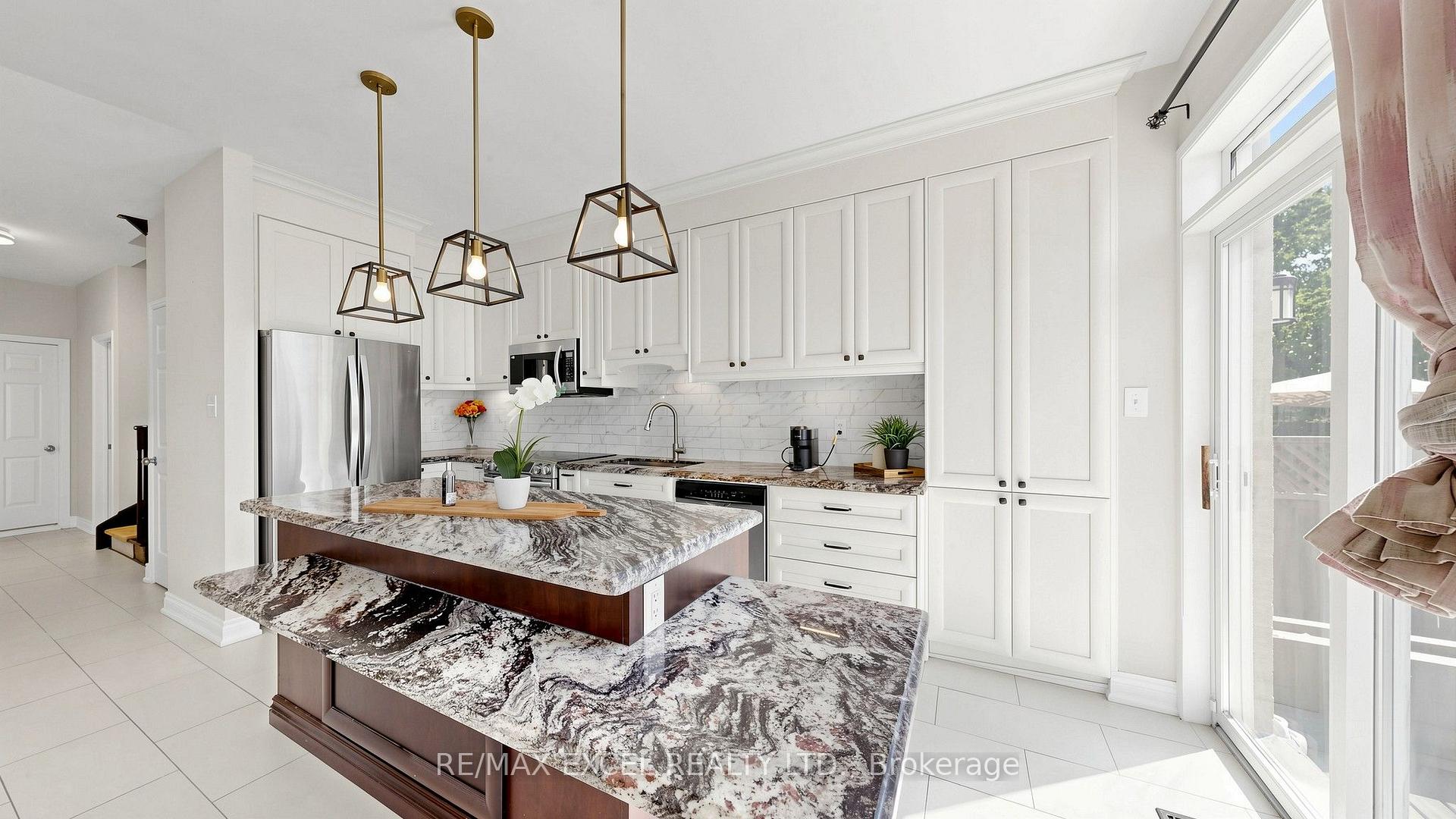 Photo 6 of 29 Bentwood Crescent, Vaughan, Patterson — HOMEH