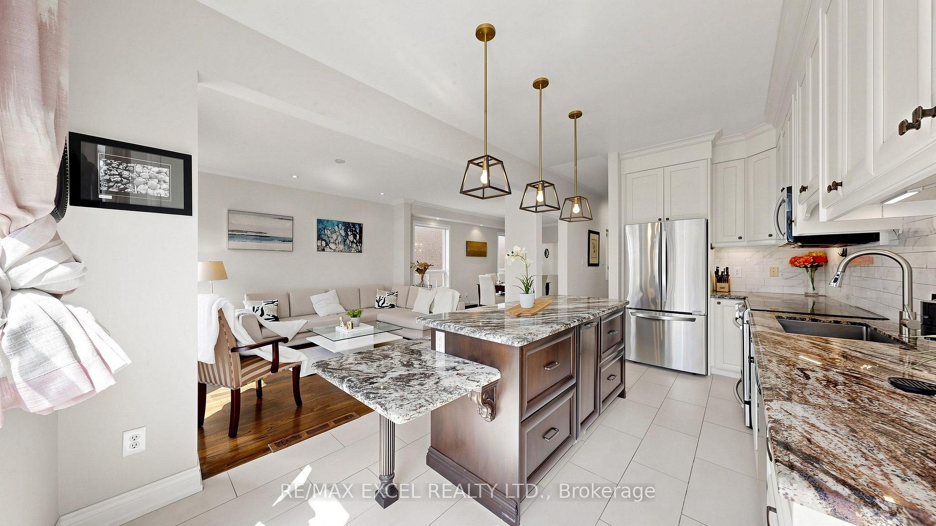 Photo 8 of 29 Bentwood Crescent, Vaughan, Patterson — HOMEH