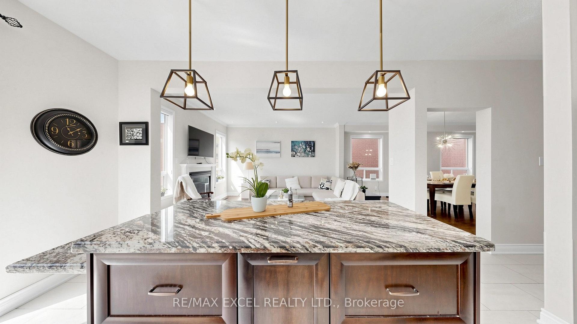 Photo 9 of 29 Bentwood Crescent, Vaughan, Patterson — HOMEH