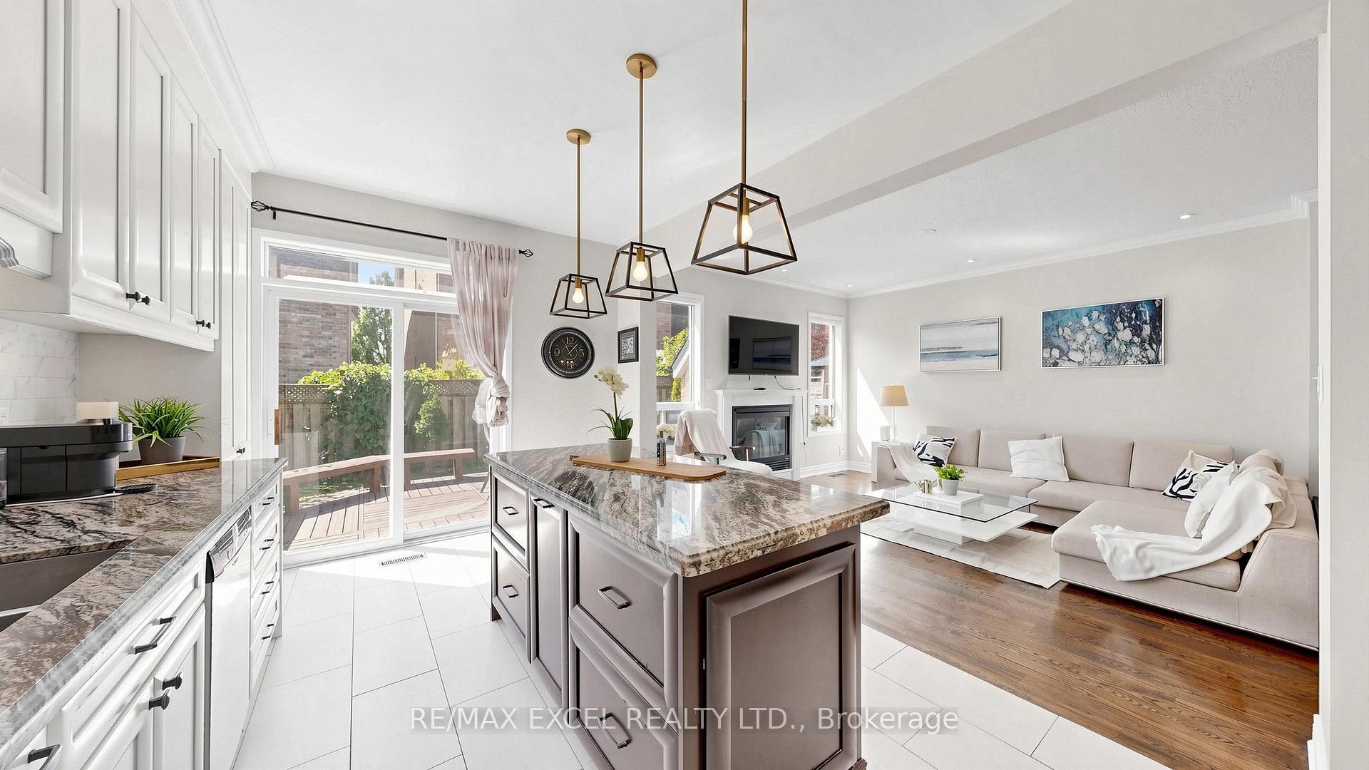 Photo 11 of 29 Bentwood Crescent, Vaughan, Patterson — HOMEH