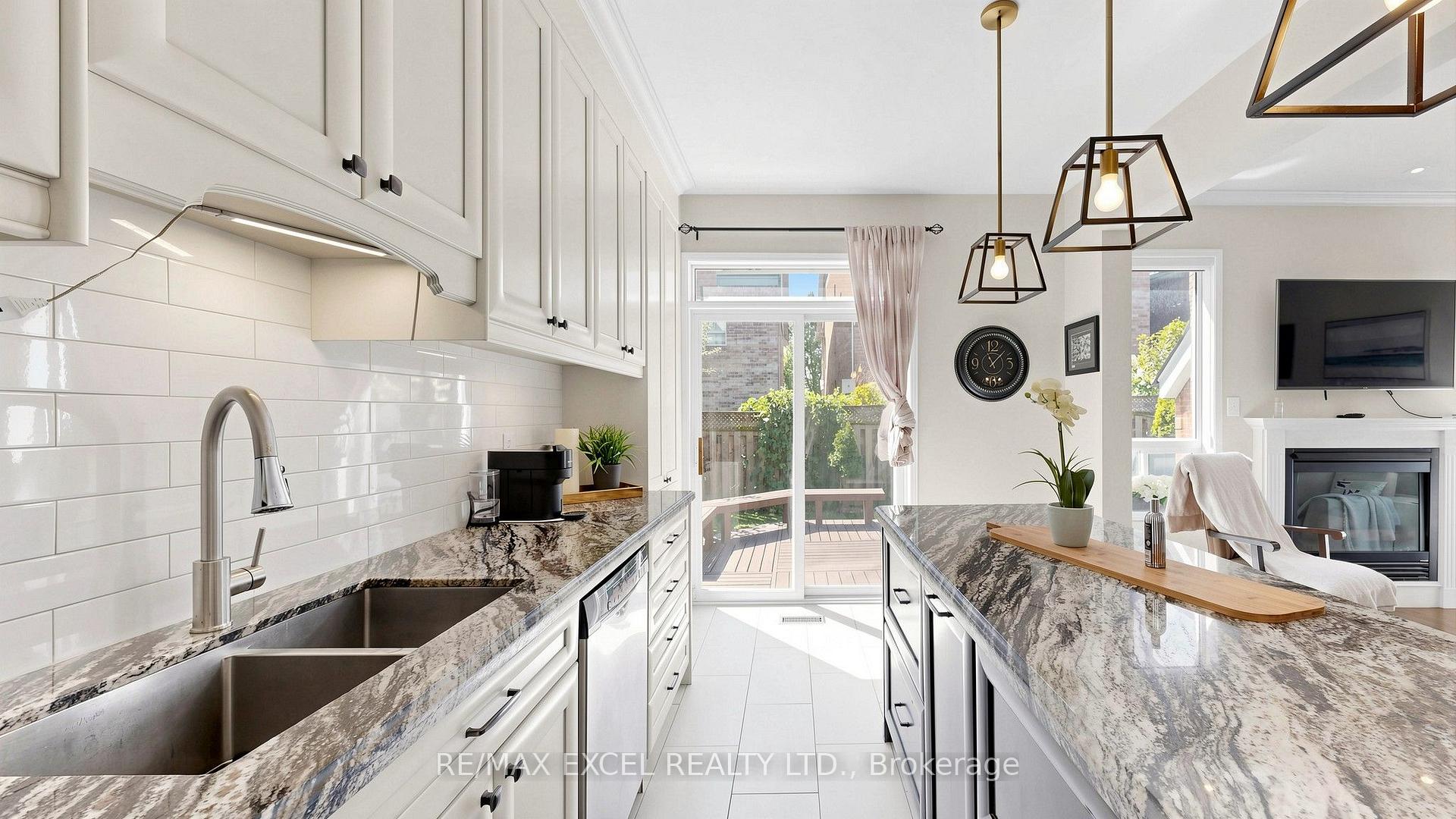 Photo 12 of 29 Bentwood Crescent, Vaughan, Patterson — HOMEH