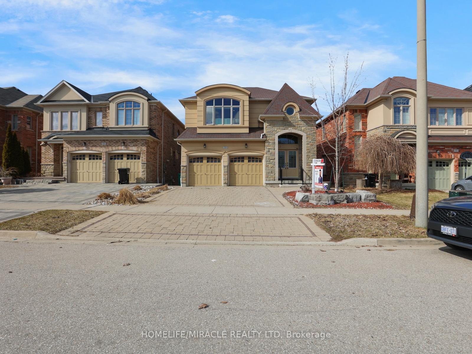 Photo of 584 Pinery Trail