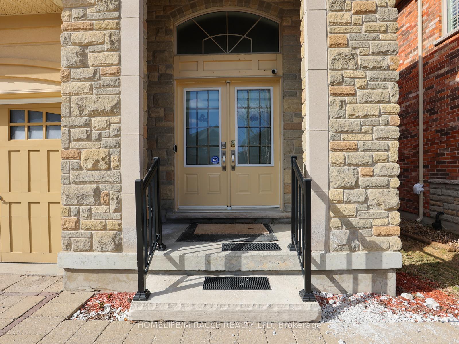 Photo 4 of 584 Pinery Trail, Waterloo, Conservation Meadows — HOMEH