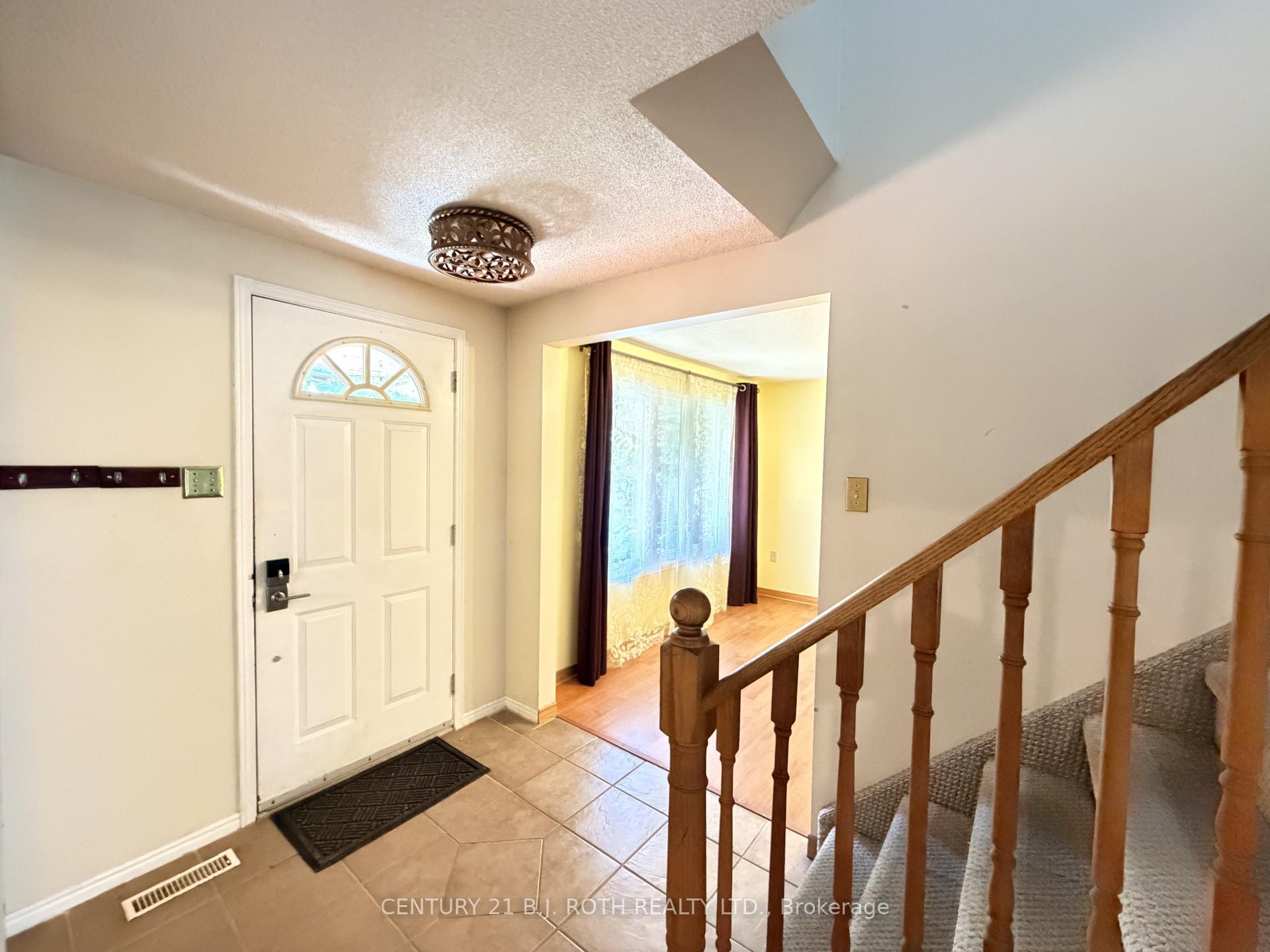 Photo 2 of Unit Upper, 29 Irwin Drive, Barrie, Northwest — HOMEH