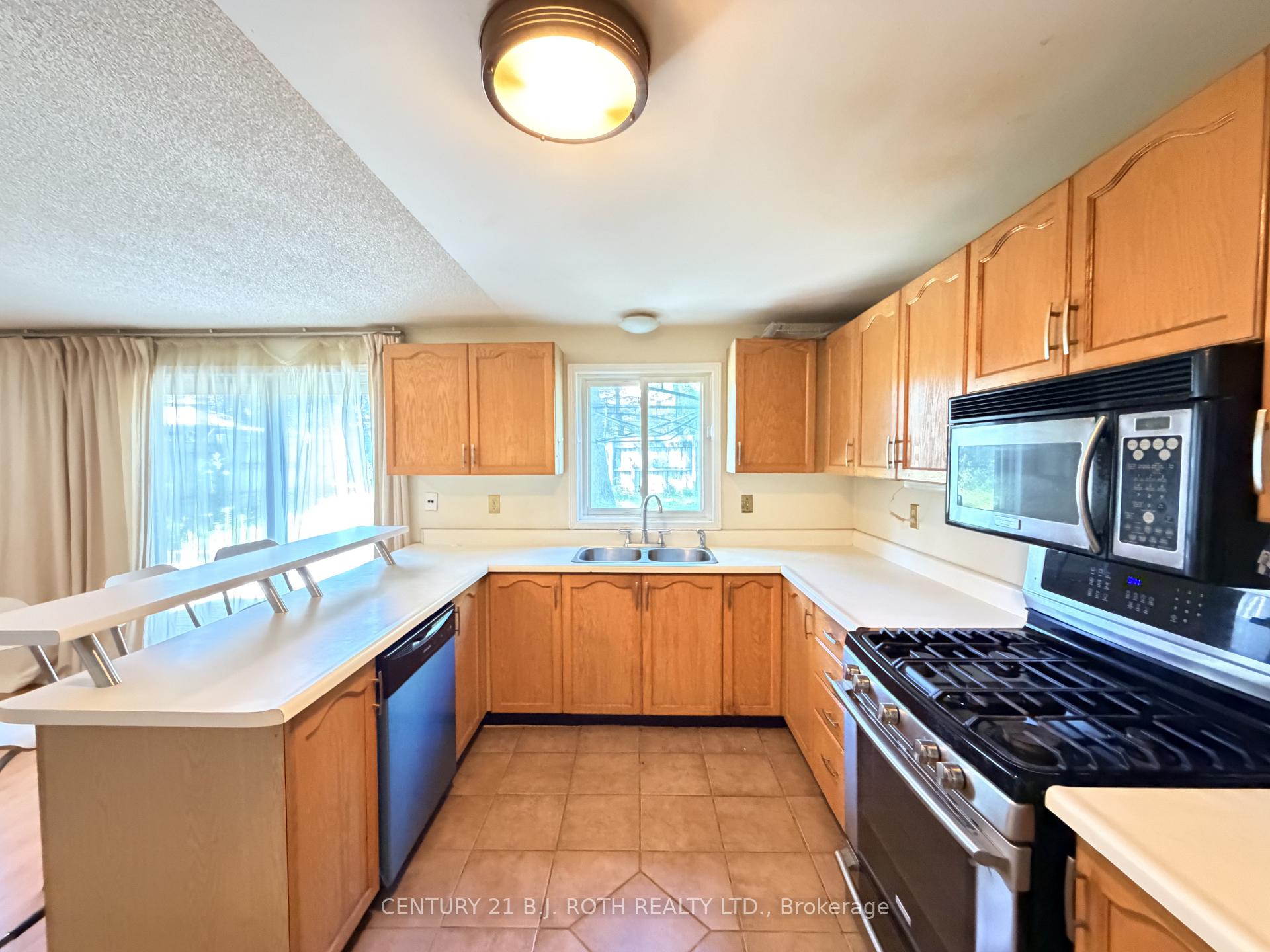 Photo 4 of Unit Upper, 29 Irwin Drive, Barrie, Northwest — HOMEH